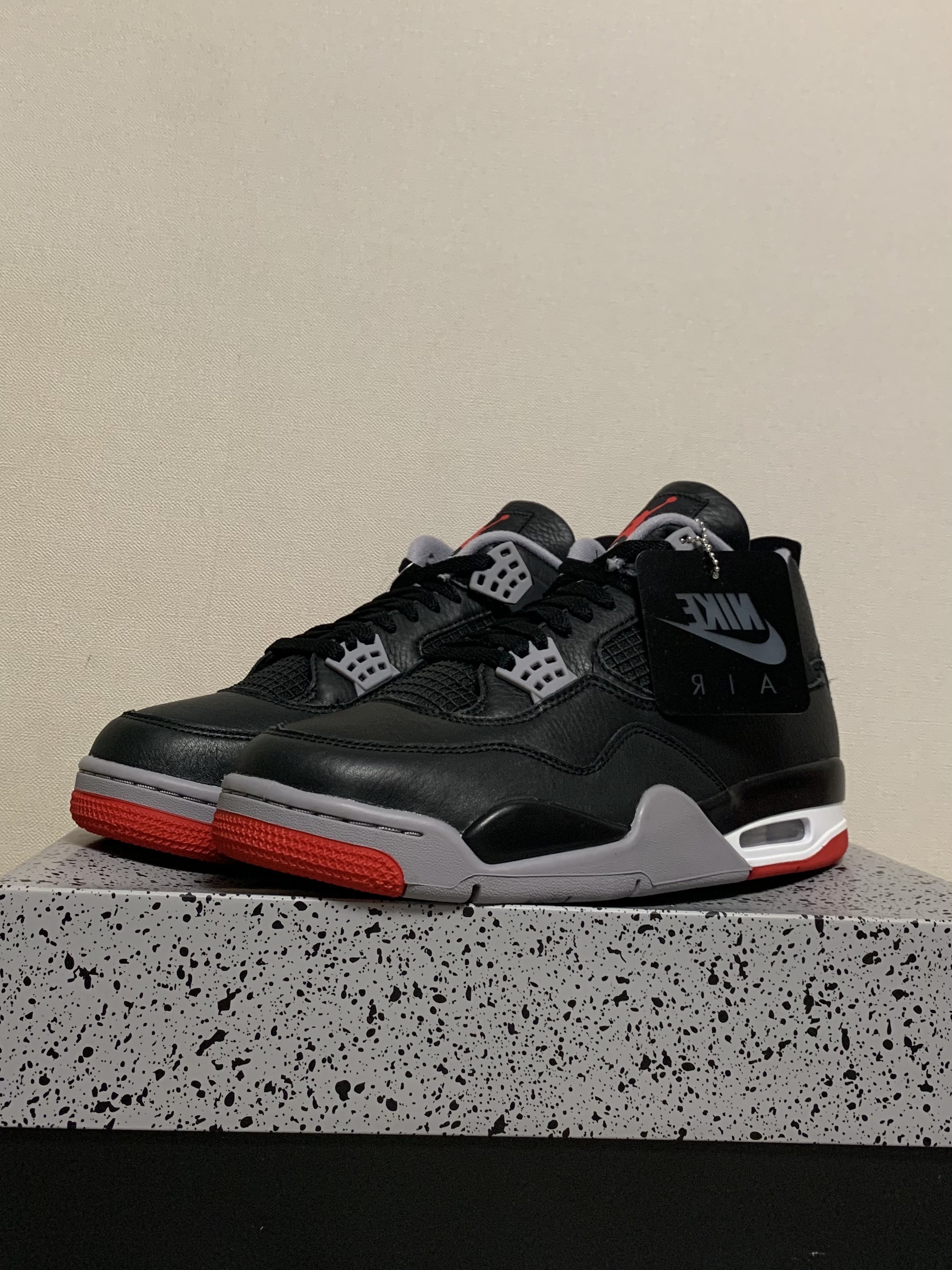 Jordan 4 Retro Bred Reimagined 착용 스타일 - 1