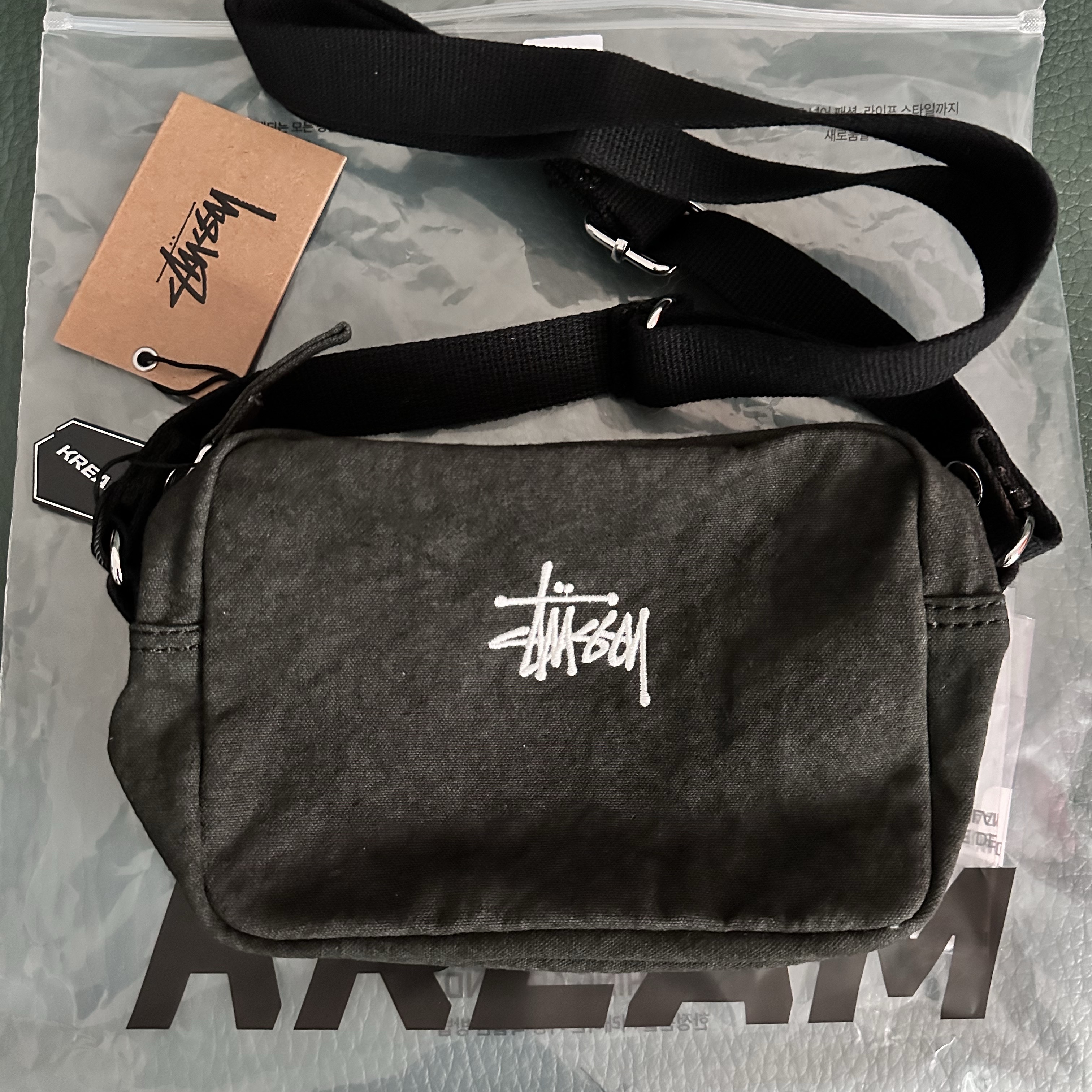 Stussy Canvas Side Pouch Washed Black 착용 스타일
