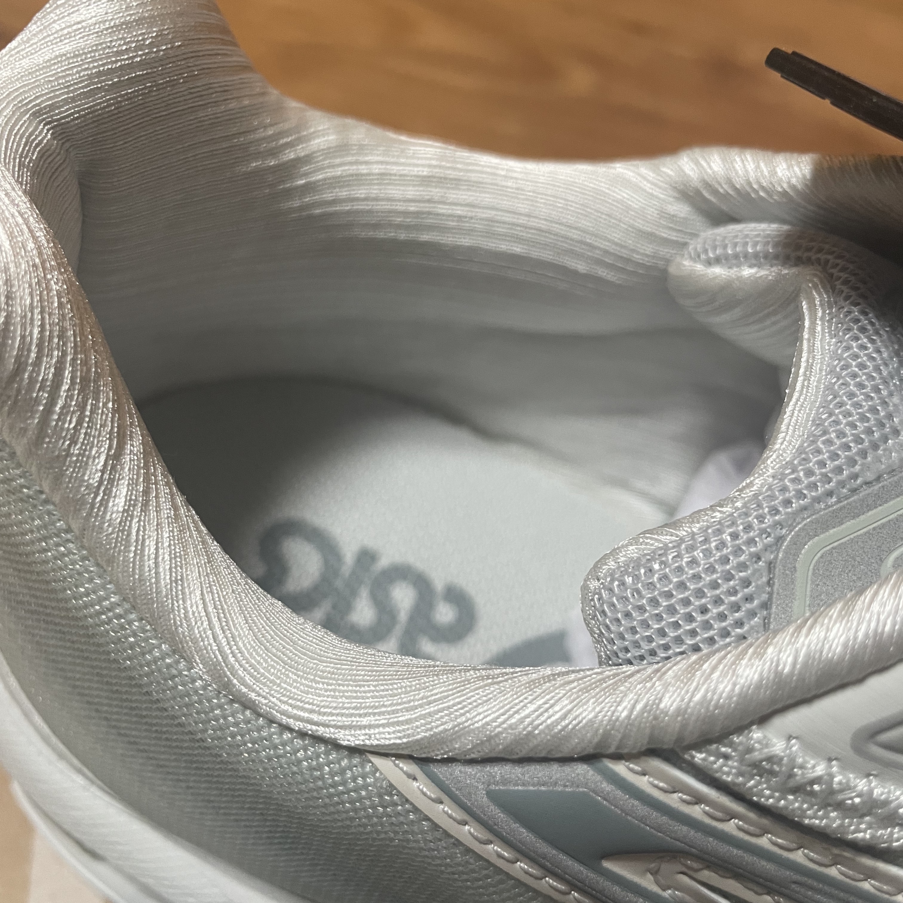 Asics x Atmos x Ojos Gel-1130 RE Glacier Grey Pure Silver 착용 스타일 - 3