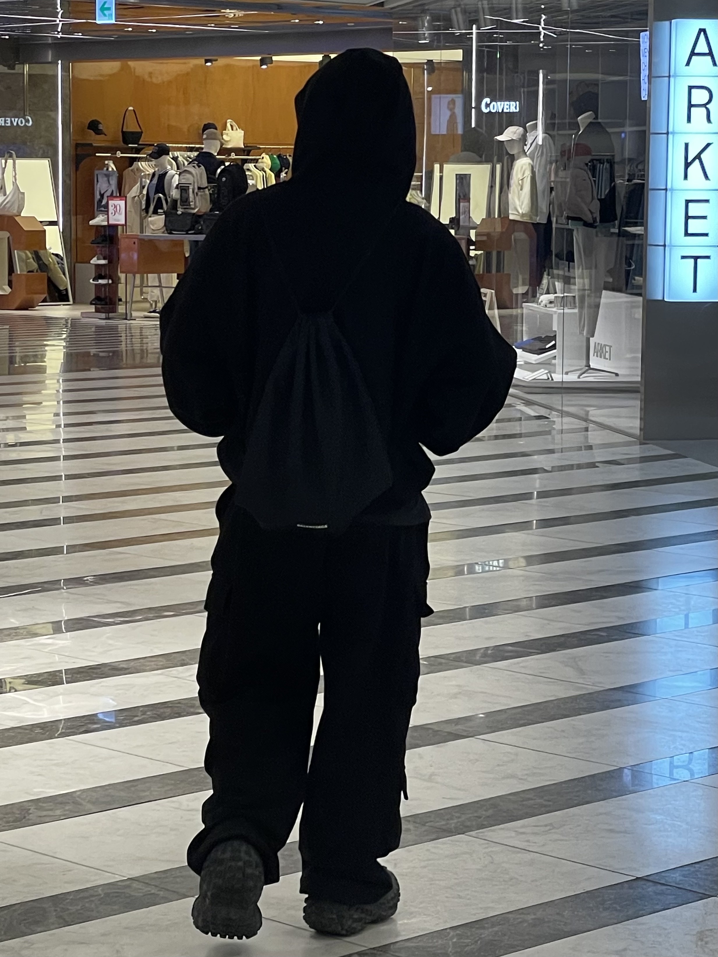 Balenciaga Defender Sneakers Black 착용 스타일 - 2