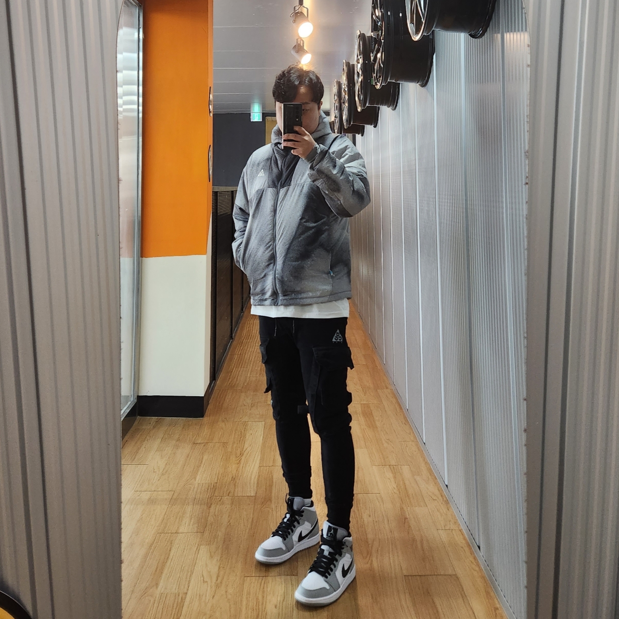 조던 1 미드 라이트 스모크 그레이, 나이키 ACG 써마핏 ADV 로프 드 도프 AOP 자켓 쿨 그레이 - US/EU 착용 스타일