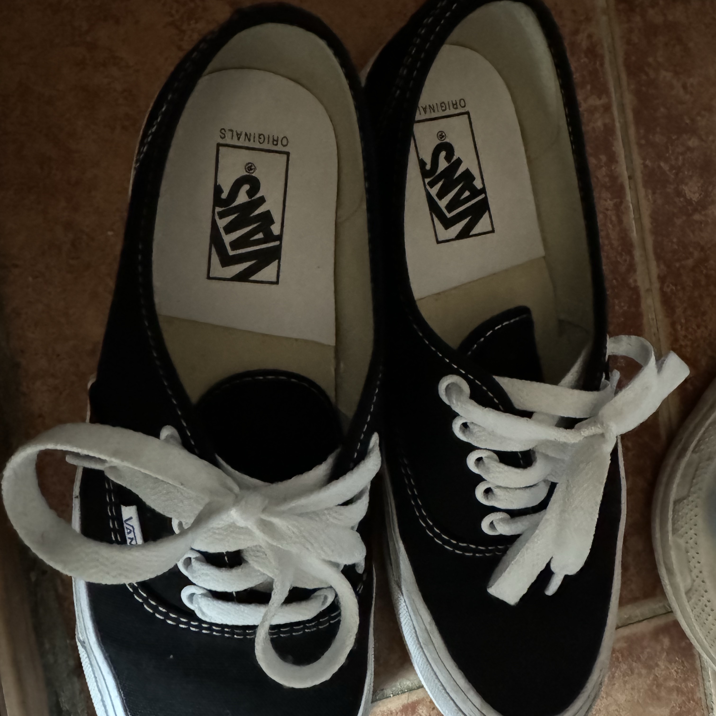 Vans Vault OG Authentic LX Black 착용 스타일