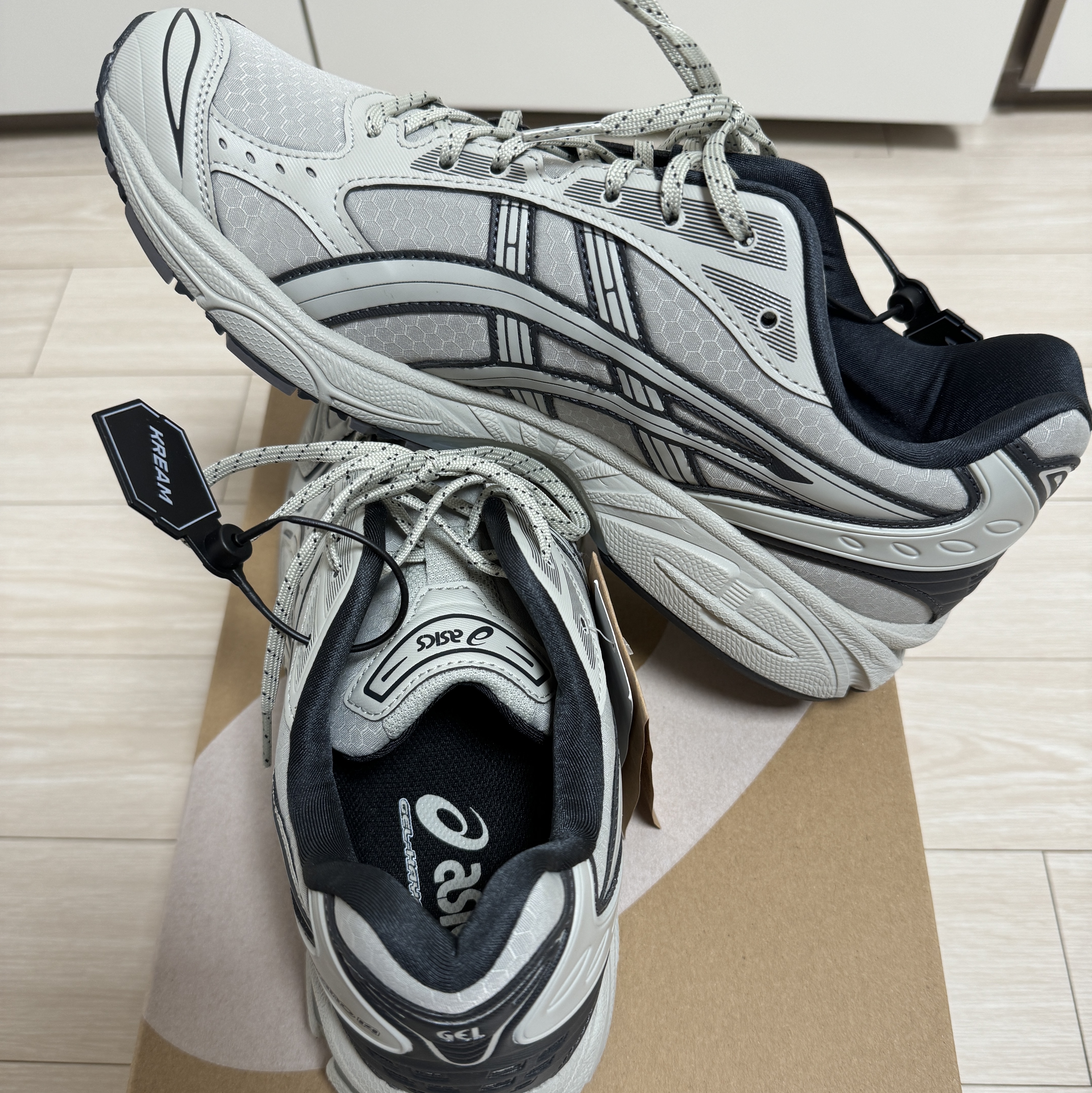Asics Gel-Kayano 14 Earthenware Pack White Sage Graphite Grey 착용 스타일
