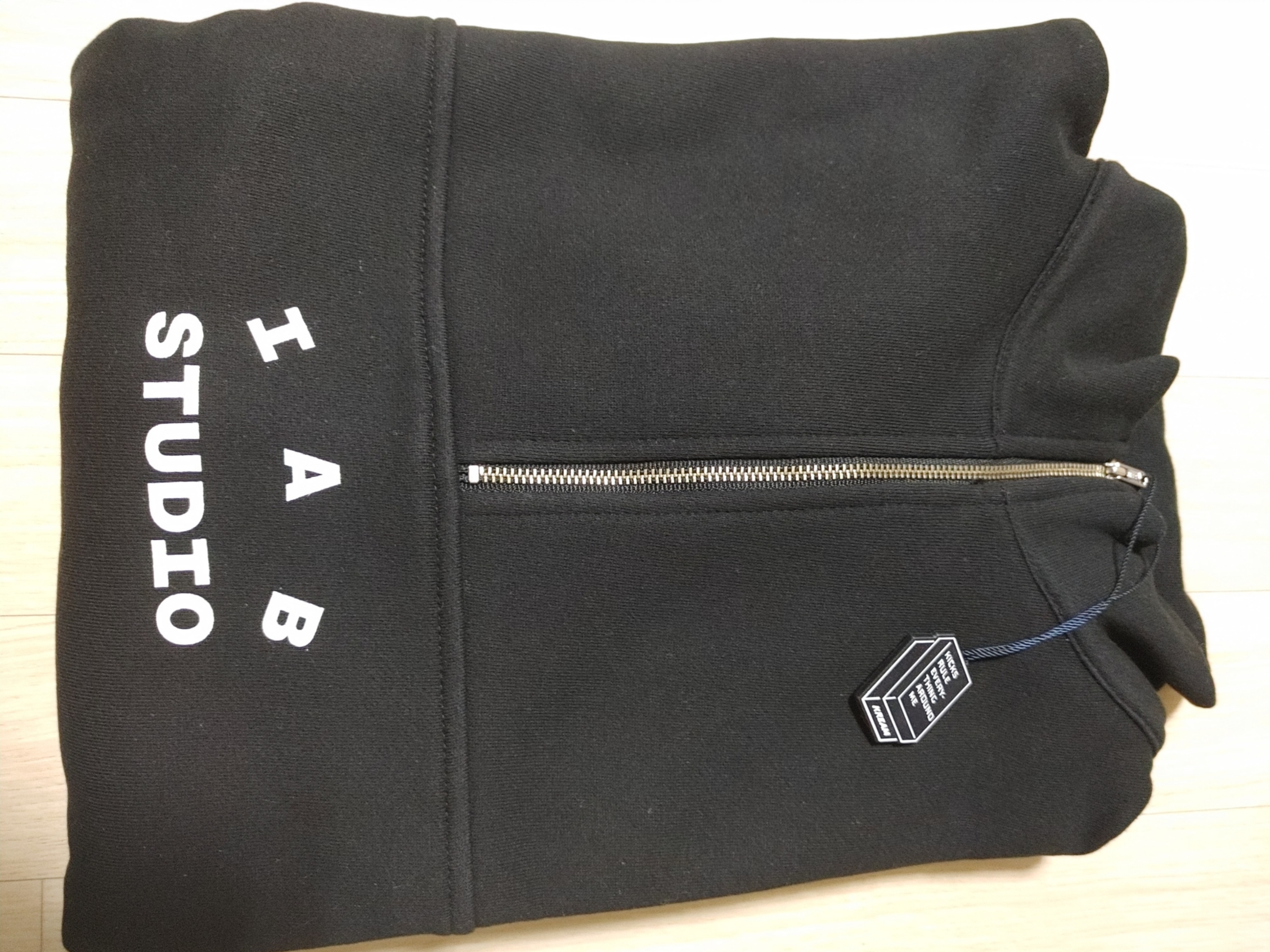 IAB Studio Half Zip-Up Black White 착용 스타일