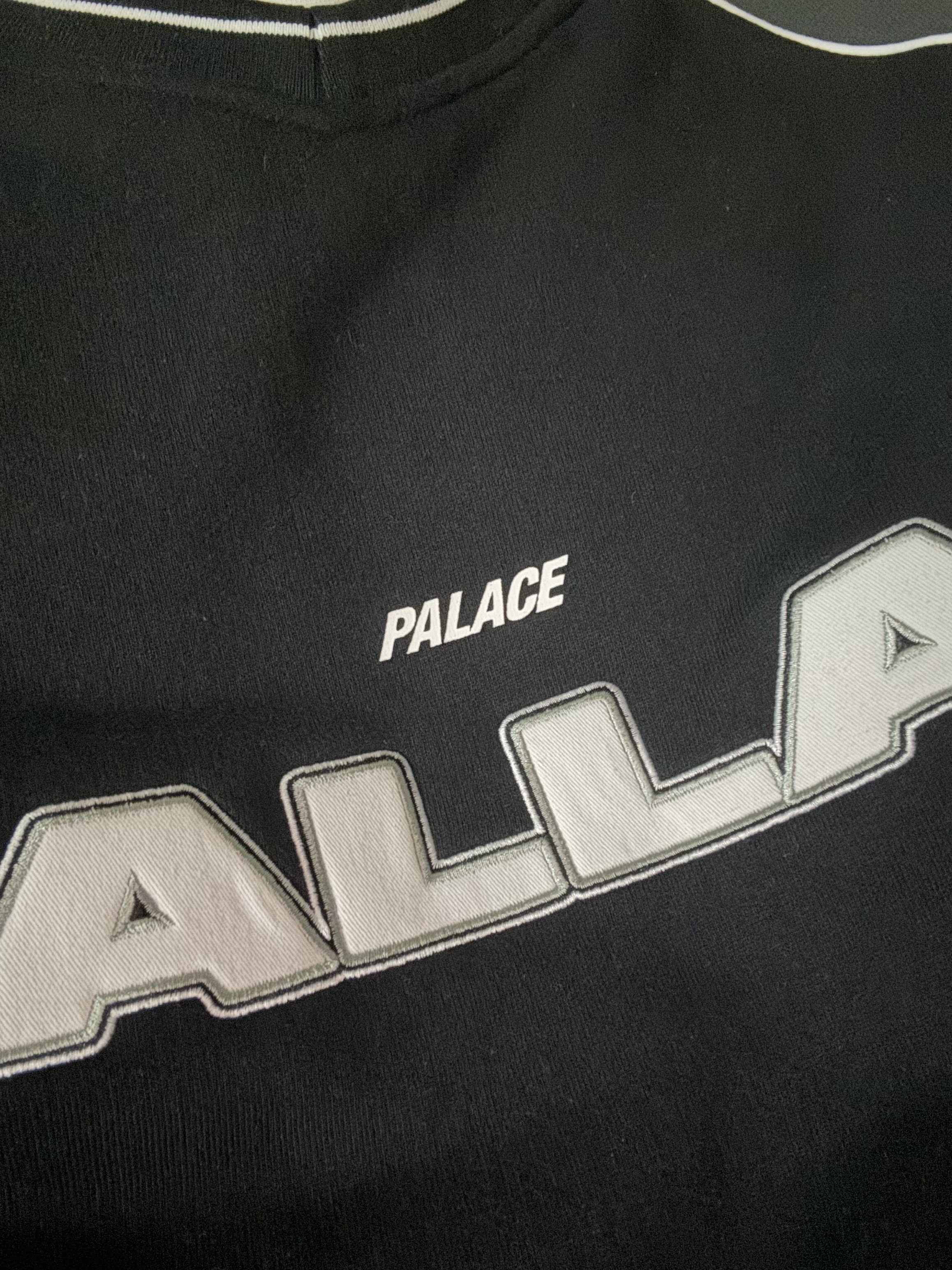 Palace Pallas Panel Crew Black - 23FW 착용 스타일