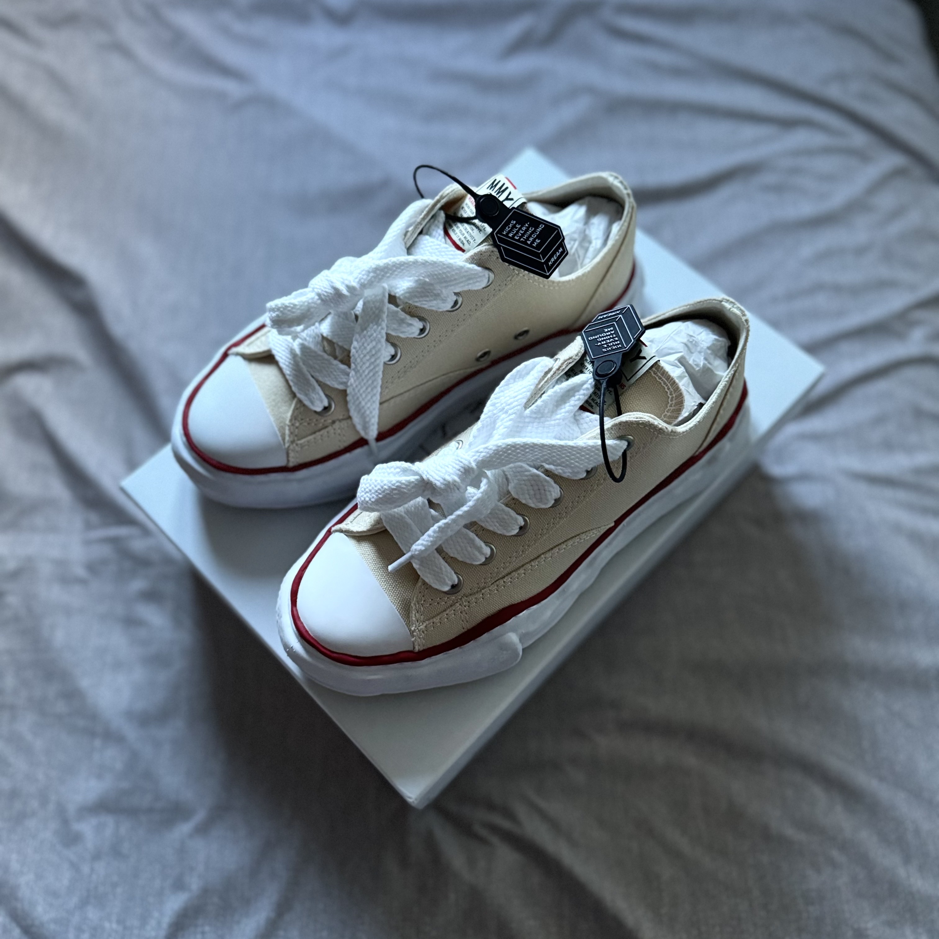 Maison Mihara Yasuhiro Peterson OG Sole Canvas Low-top Sneakers Natural 착용 스타일 - 2