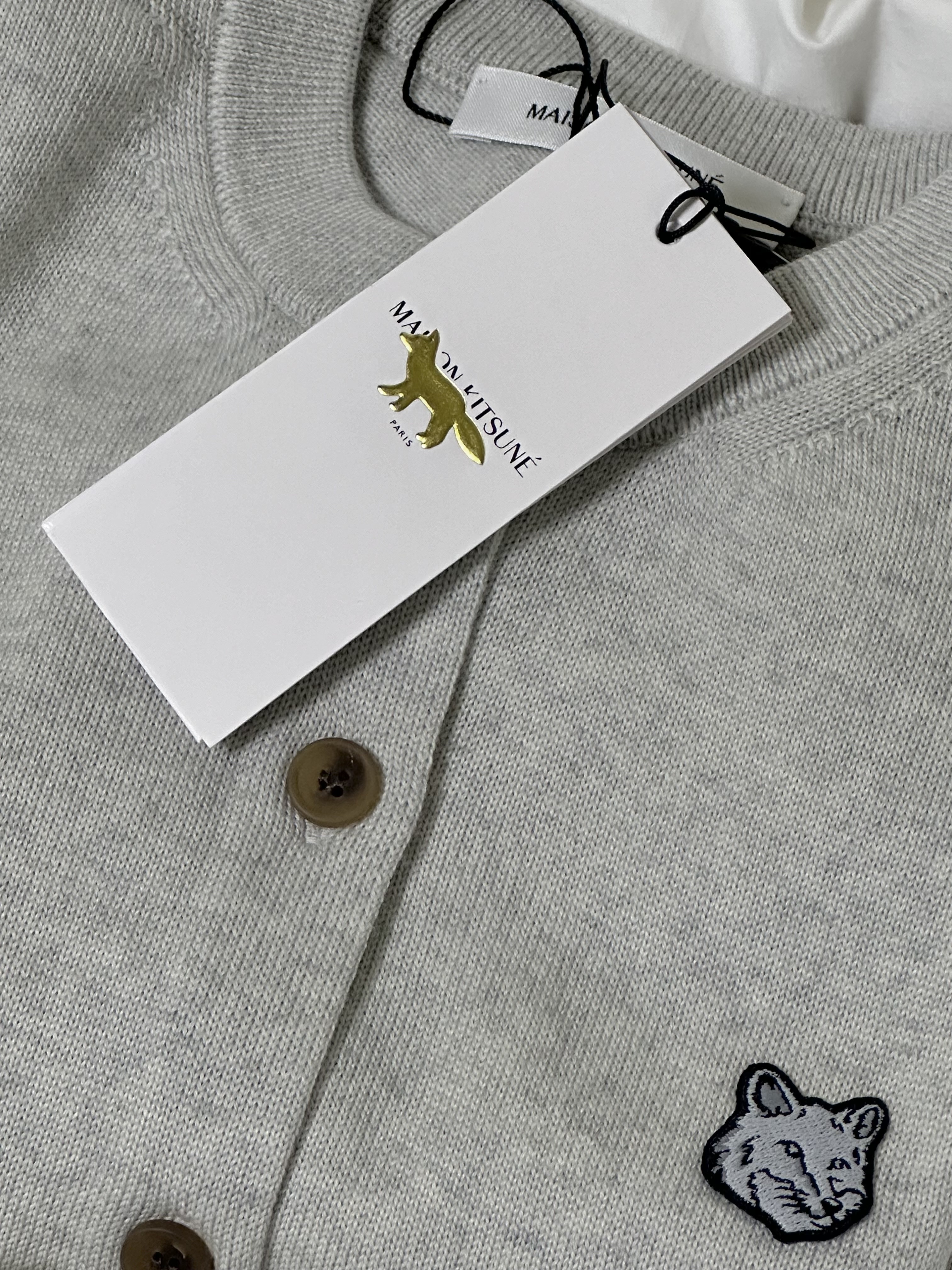 (W) Maison Kitsune Bold Fox Head Patch Regular Cardigan Light Grey Melange 착용 스타일
