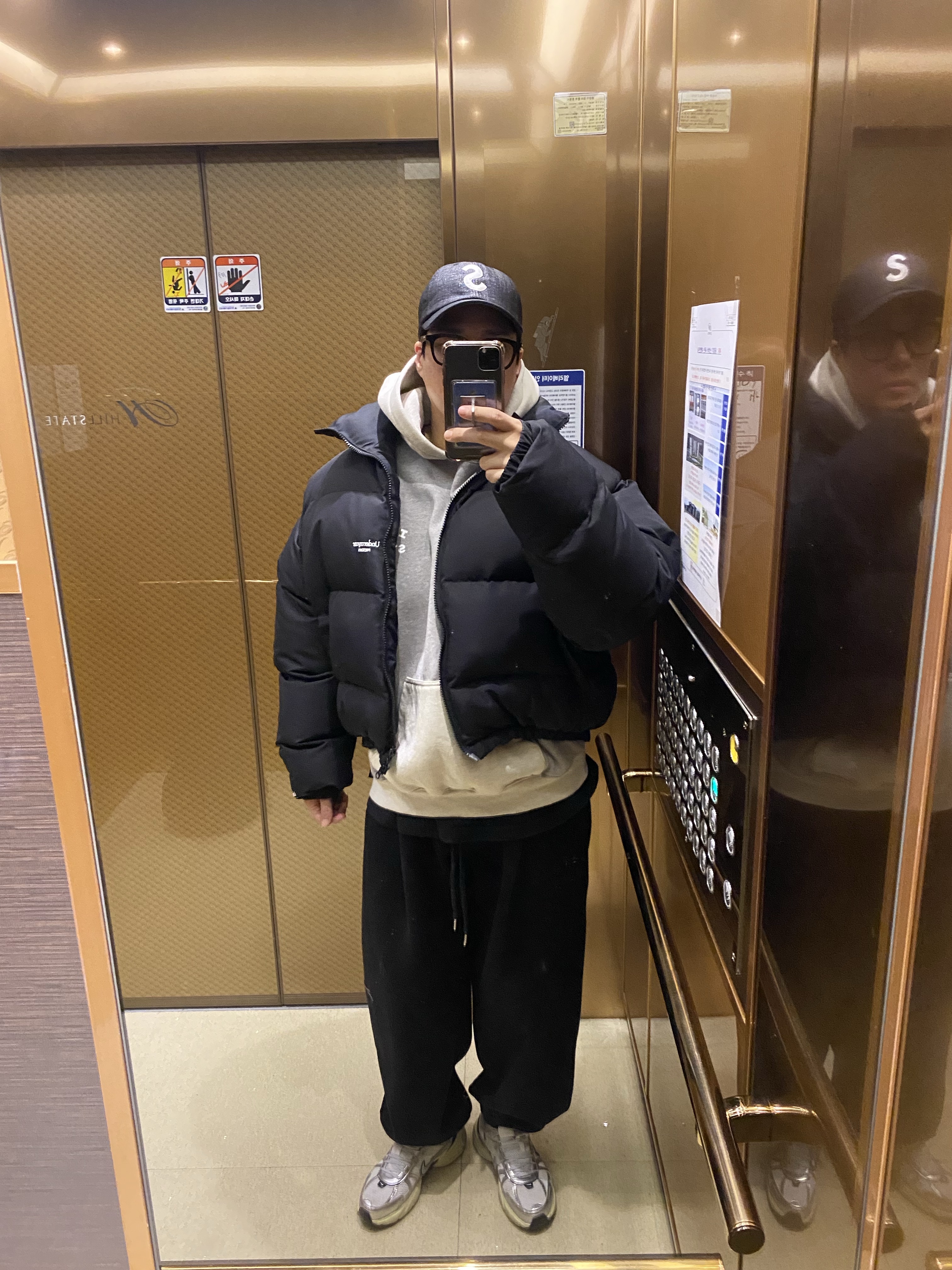 Undermycar Mu.03 Anti Fxxking Logo Play Oversized Sweat Jogger Black, Undermycar Mu.15 Anti Fxxking Logo Play Triple Logo Crop Padding Jacket Black 착용 스타일