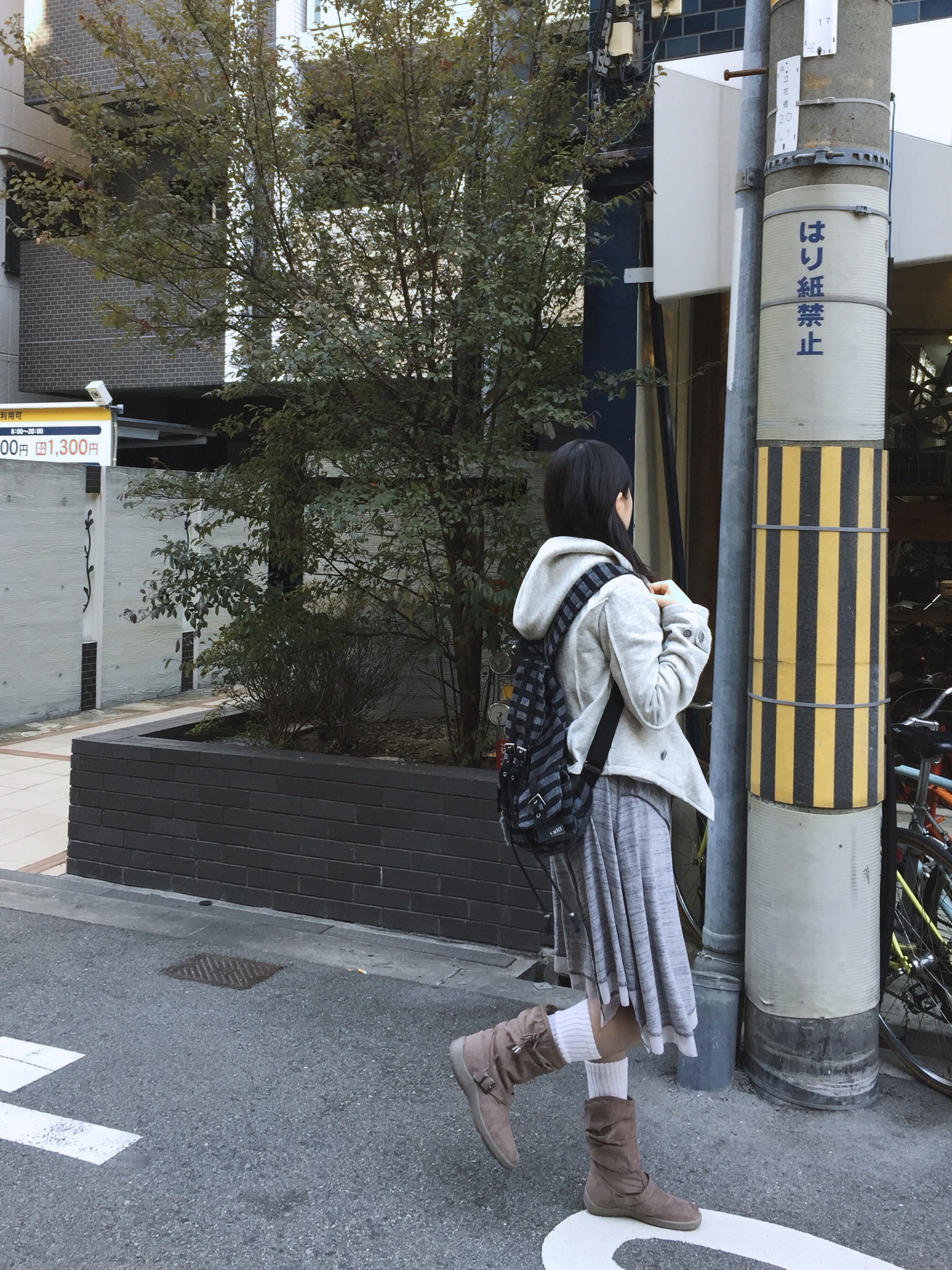 Pahisum Wool Stripe Backpack Black 착용 스타일 - 1