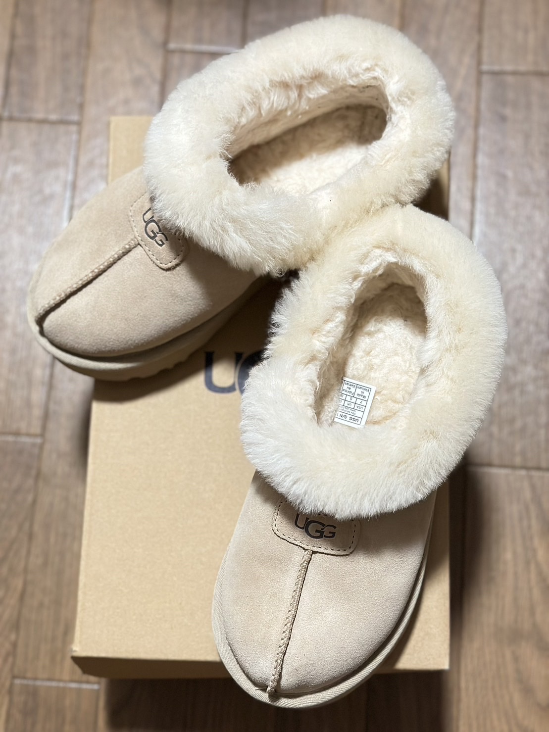 (W) UGG Tazzette Slipper Sand 착용 스타일 - 2