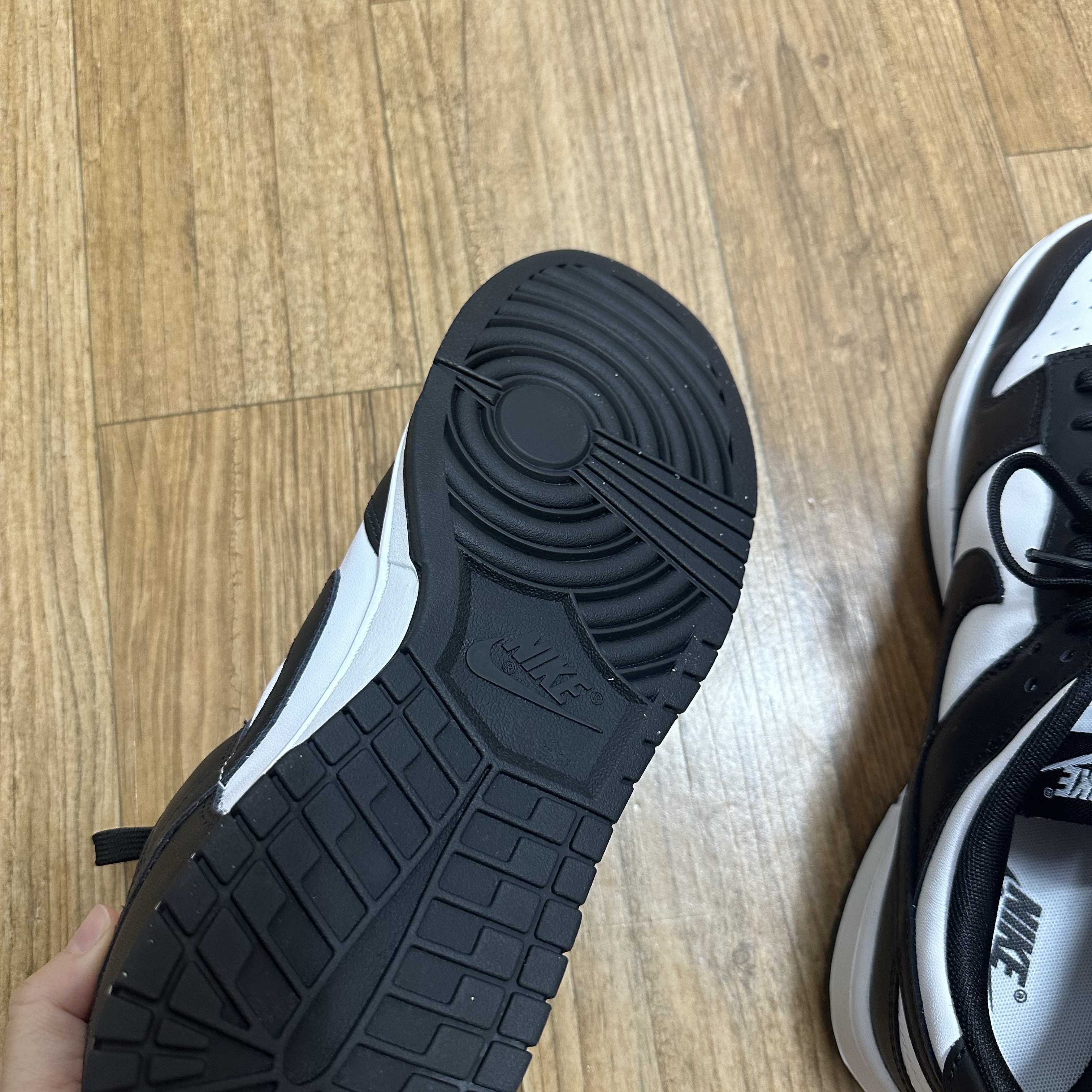 Nike Dunk Low Retro Black 착용 스타일 - 4