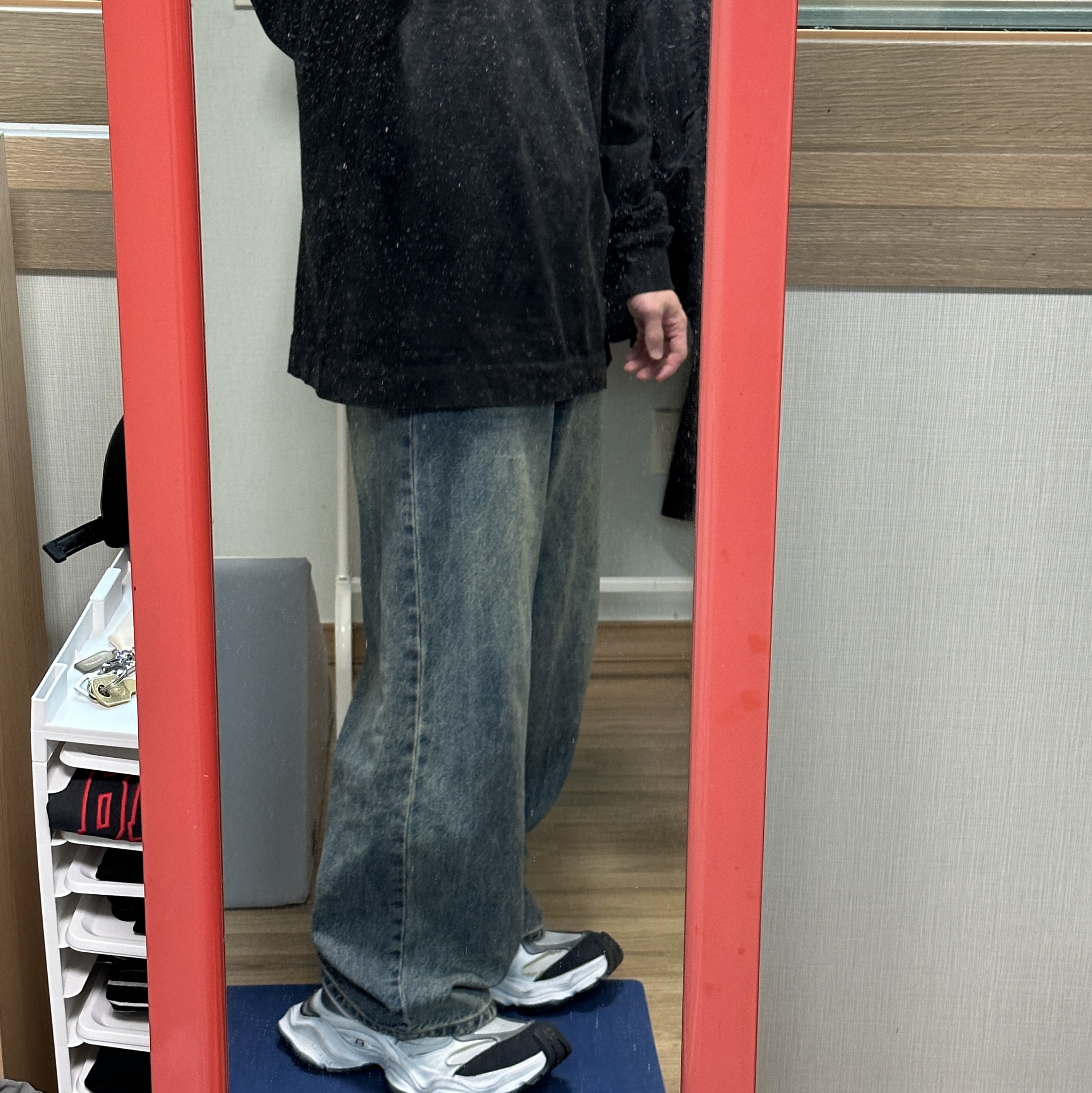 Balenciaga Cargo Sneakers White Grey 착용 스타일 - 3