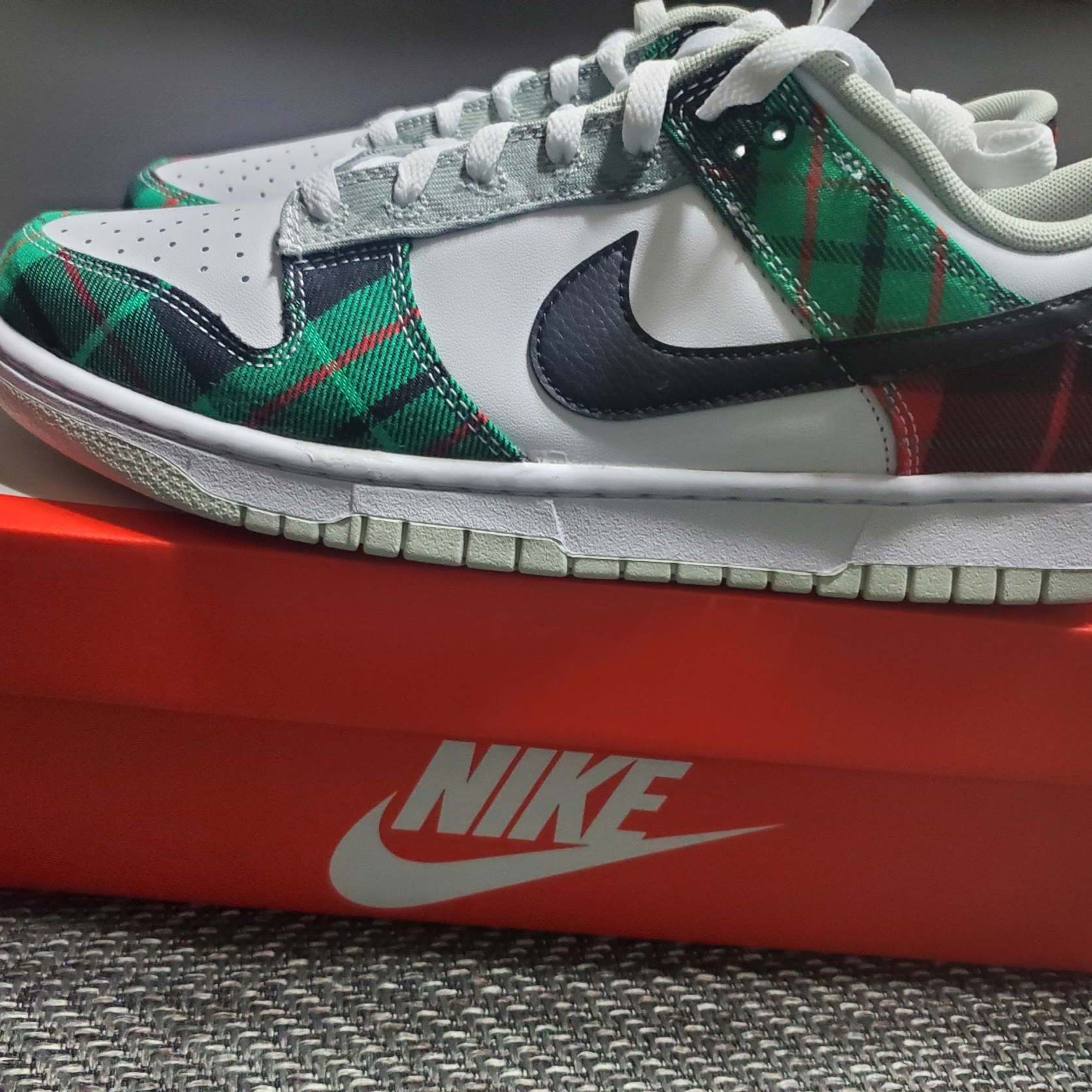 Nike Dunk Low Retro PRM White and Black 착용 스타일