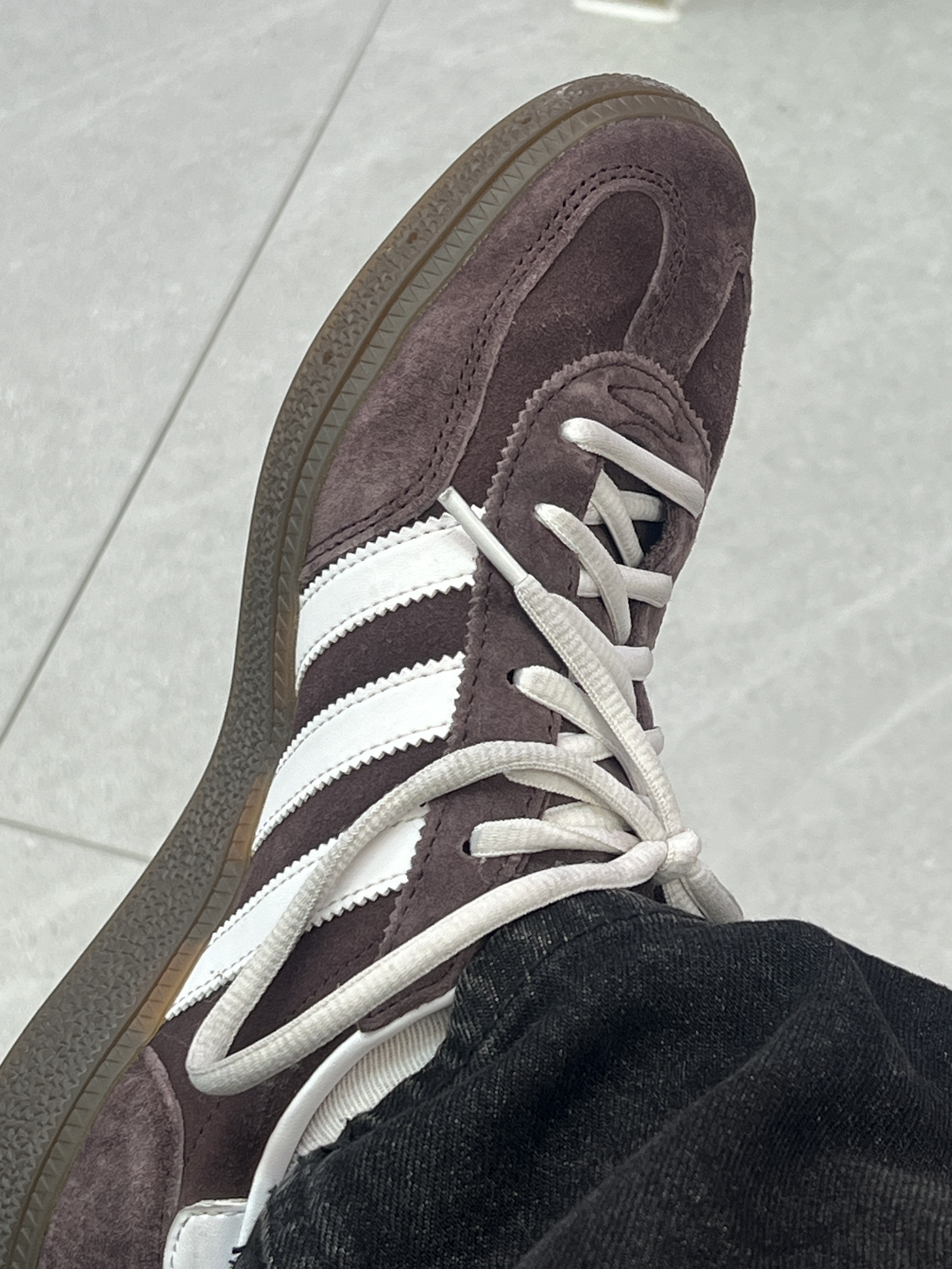 Adidas Spezial Handball Shadow Brown White 착용 스타일 - 2