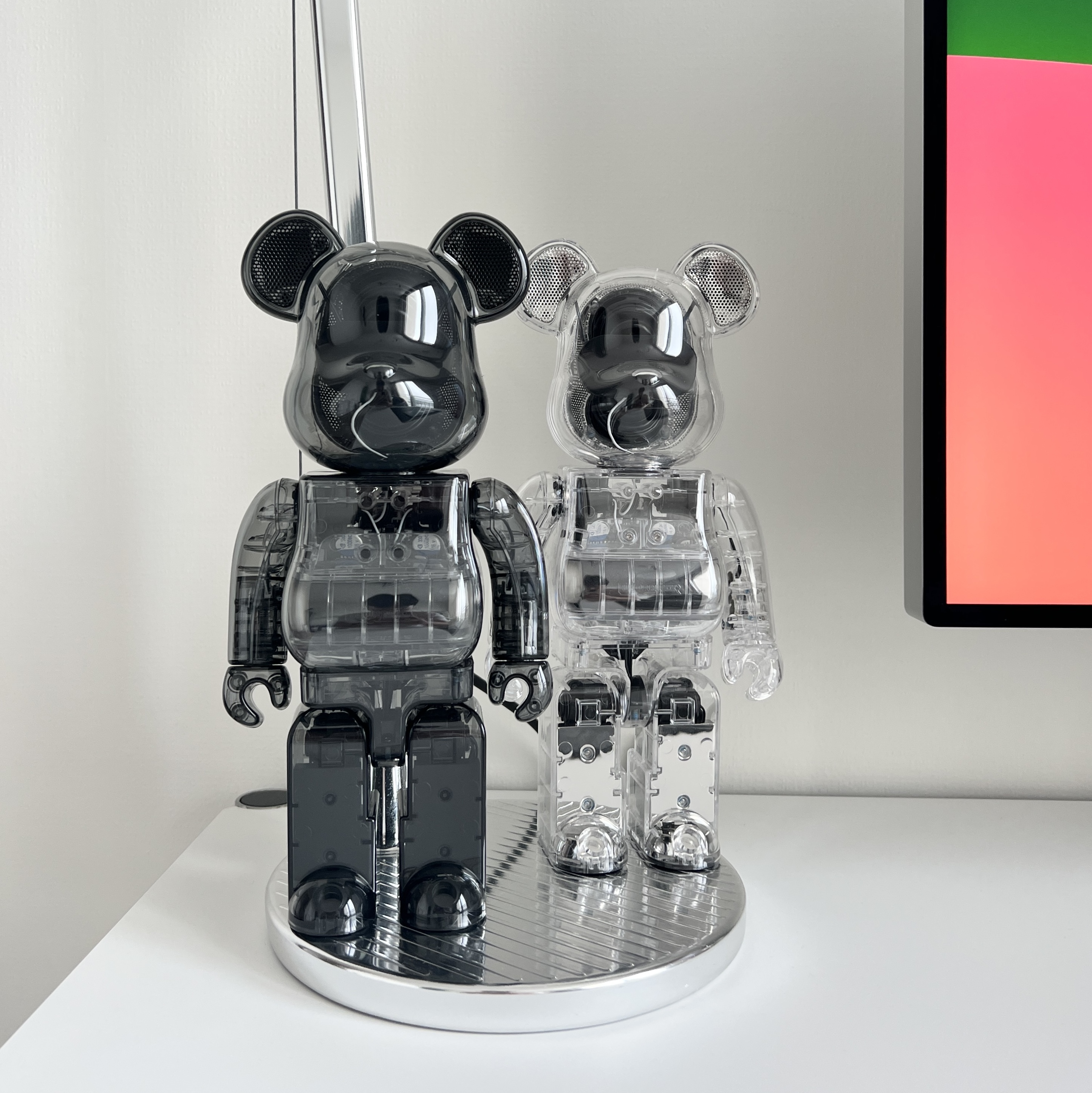 Bearbrick Audio Portable Bluetooth Speaker 400% Smoke (Korean Ver.) 착용 스타일