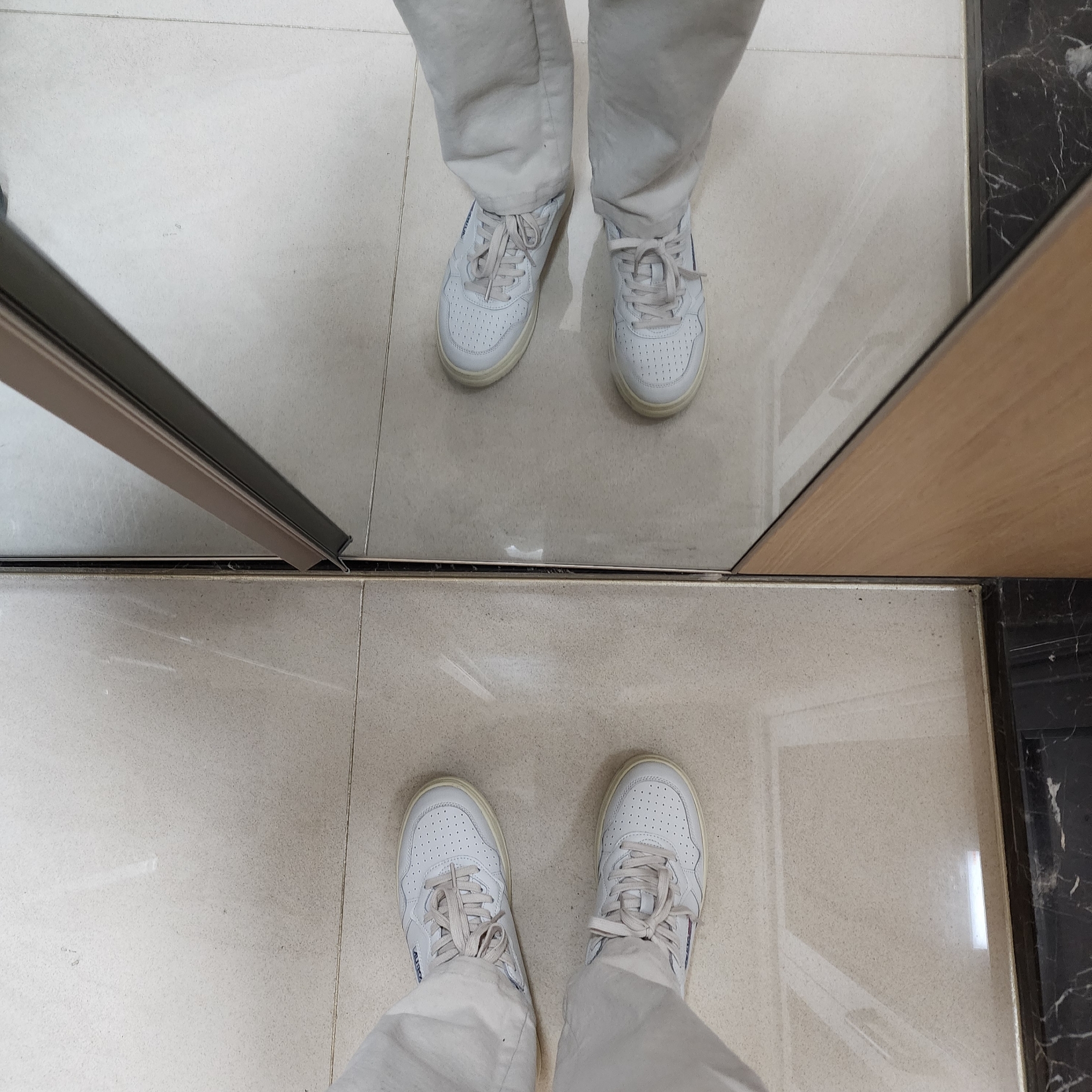 Autry Medalist Low Leather Sneakers White 착용 스타일