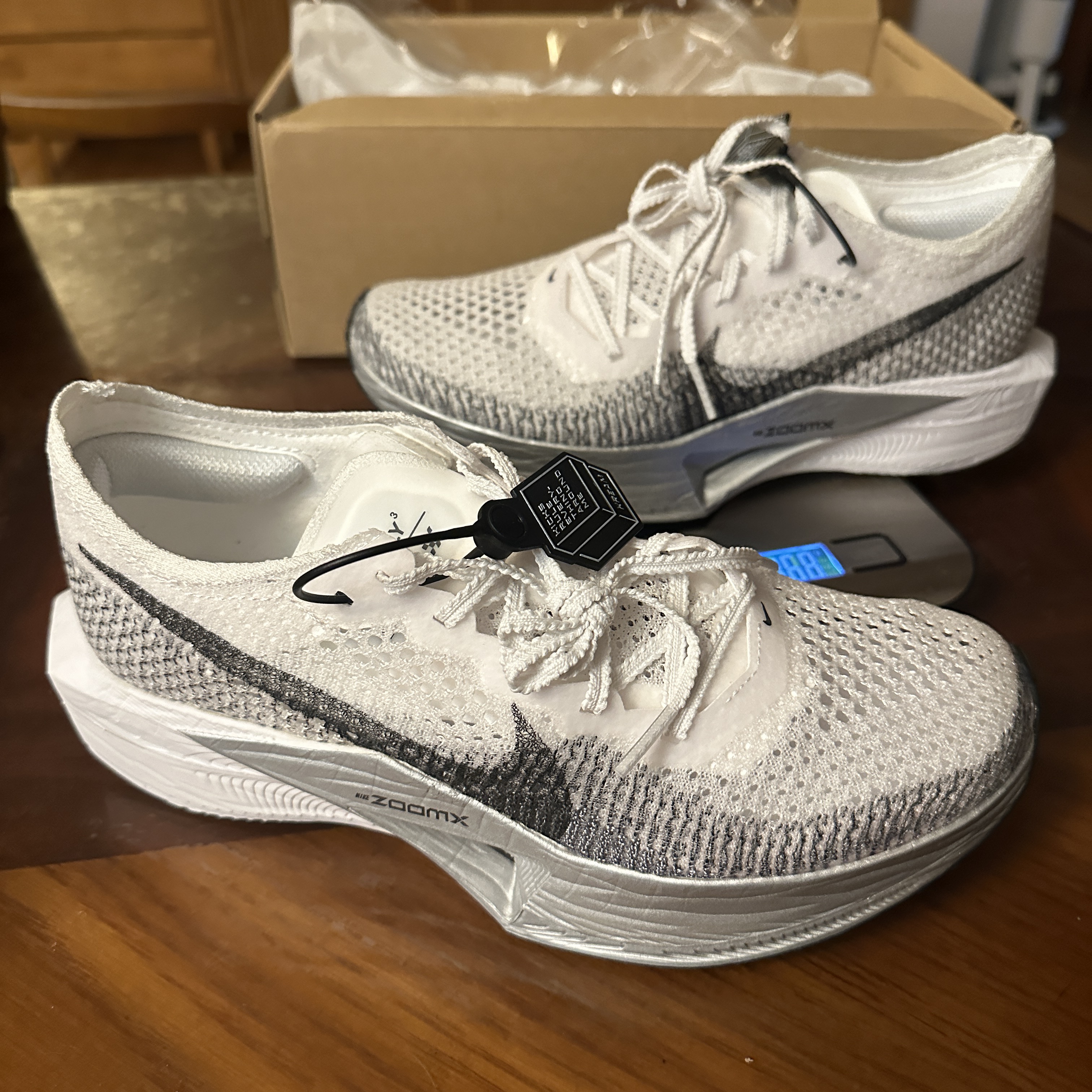 Nike ZoomX Vaporfly Next% 3 White Grey 착용 스타일 - 1