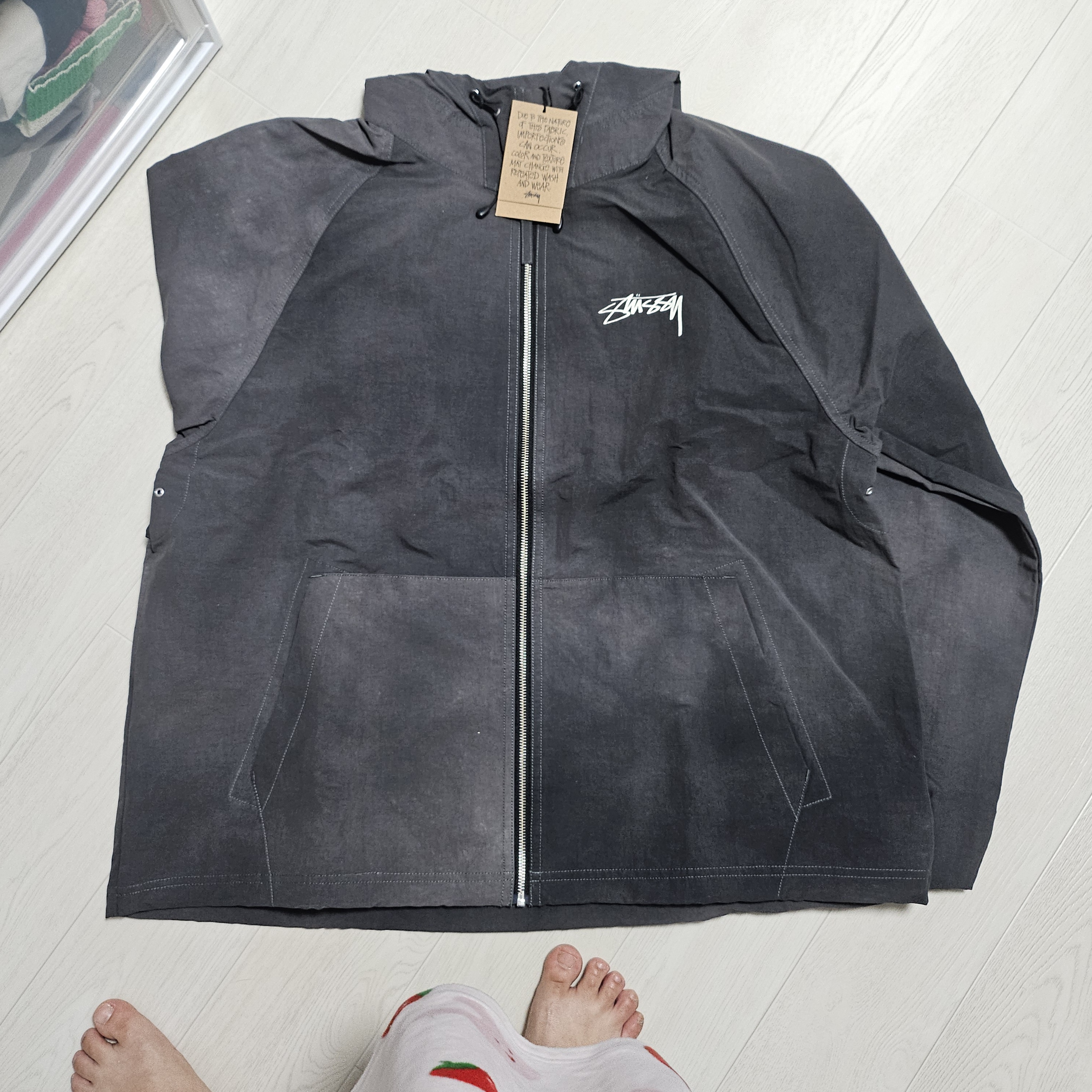 Stussy Wave Dye Beach Shell Jacket Black 착용 스타일