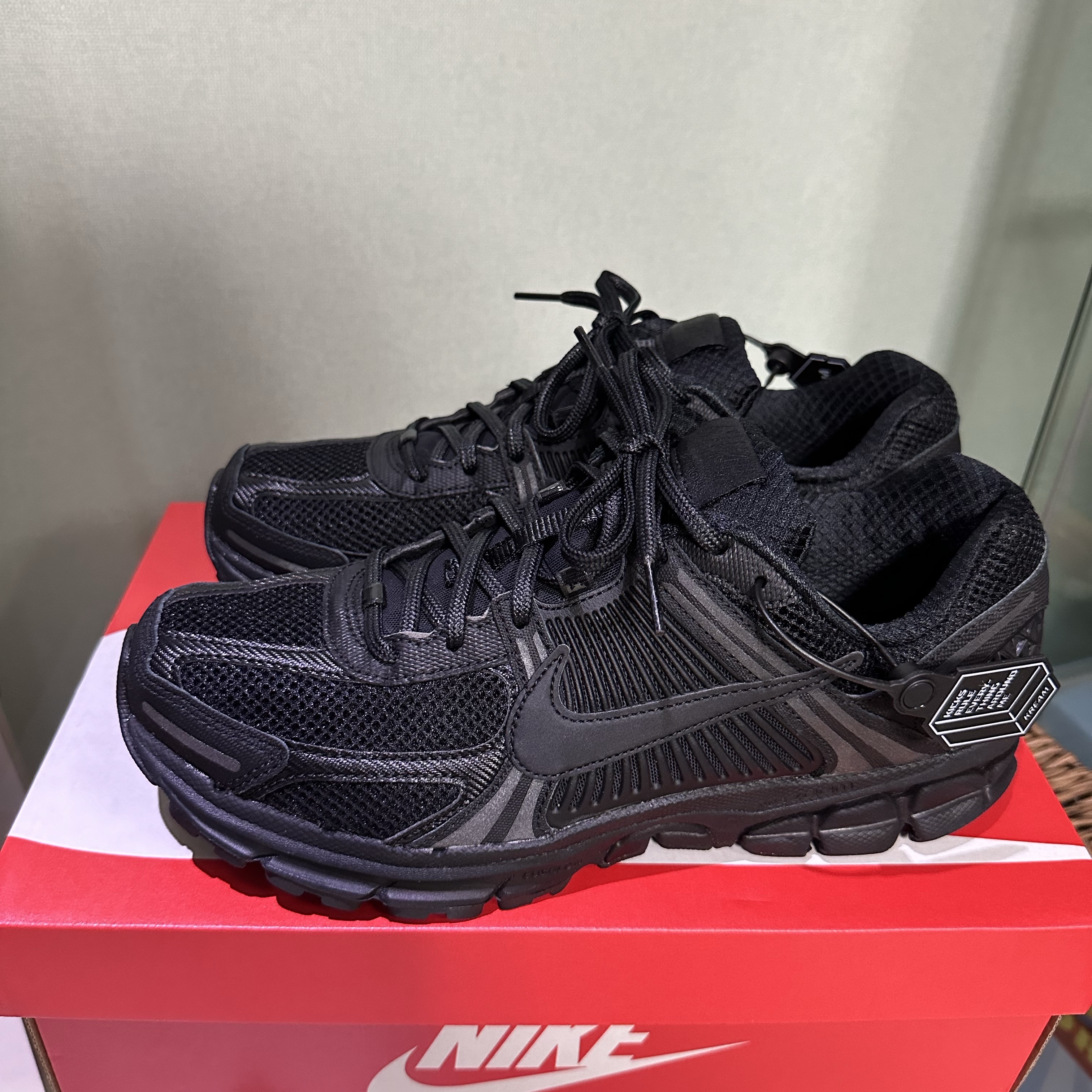 Nike Zoom Vomero 5 SP Black 착용 스타일