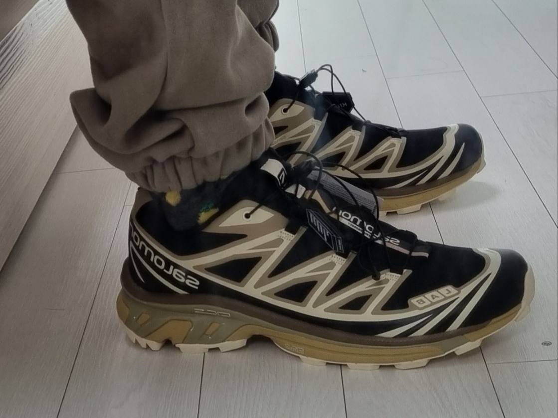Salomon x END. XT-6 Dark Truffle 착용 스타일 - 2