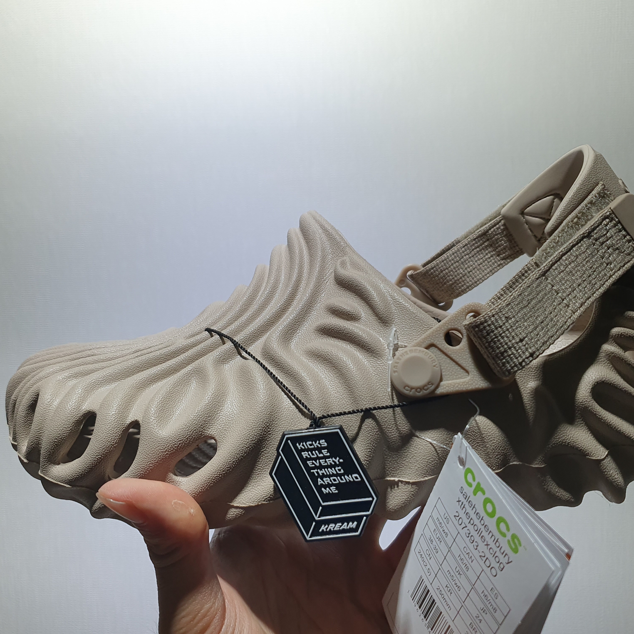 Crocs x Salehe Bembury Pollex Clog Horchata 착용 스타일