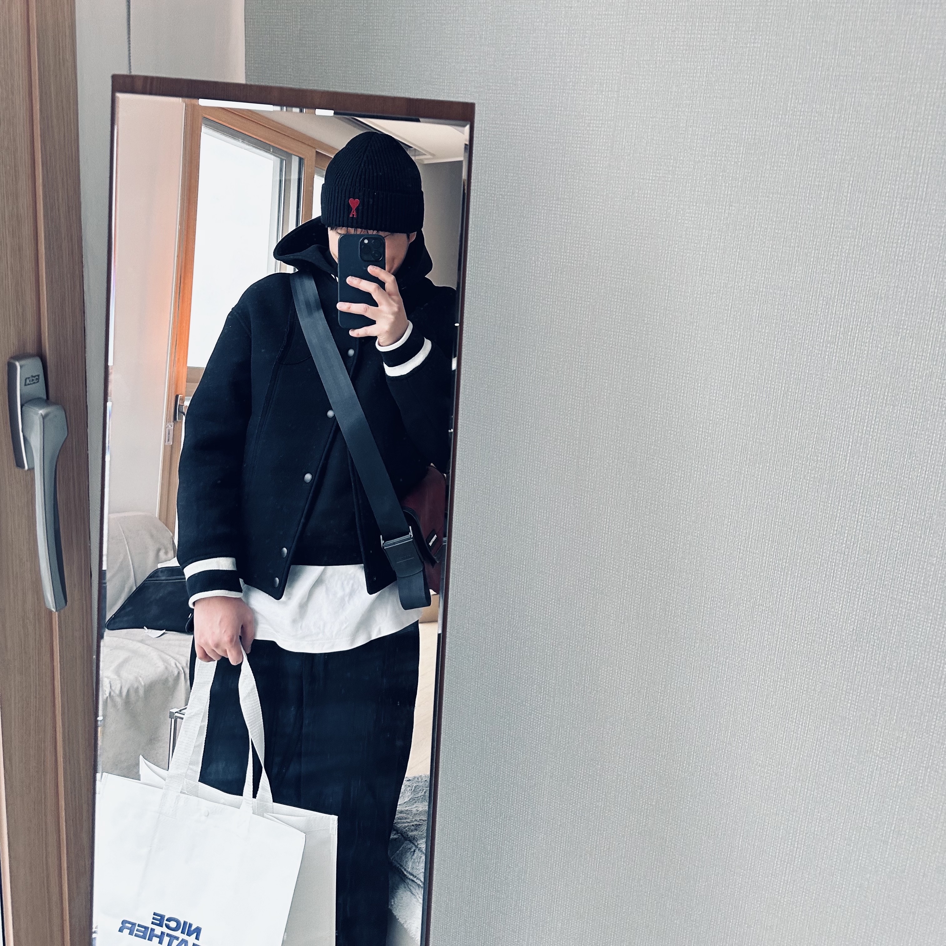 AMI de Coeur Beanie Black Red, Zara x Ader Error Wool Blend Bomber Black 착용 스타일