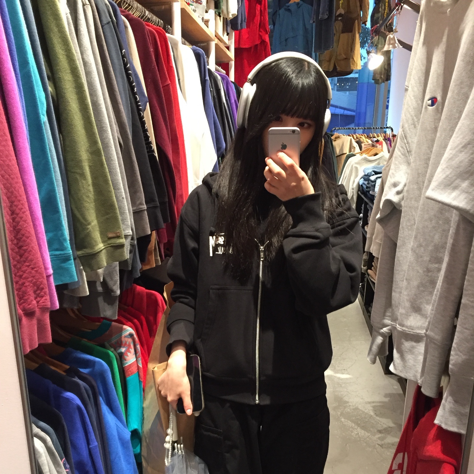 Stussy Stock Seoul Zip Hood Black 2023, Apple AirPods Max Lightning Silver (Korean Ver.) 착용 스타일