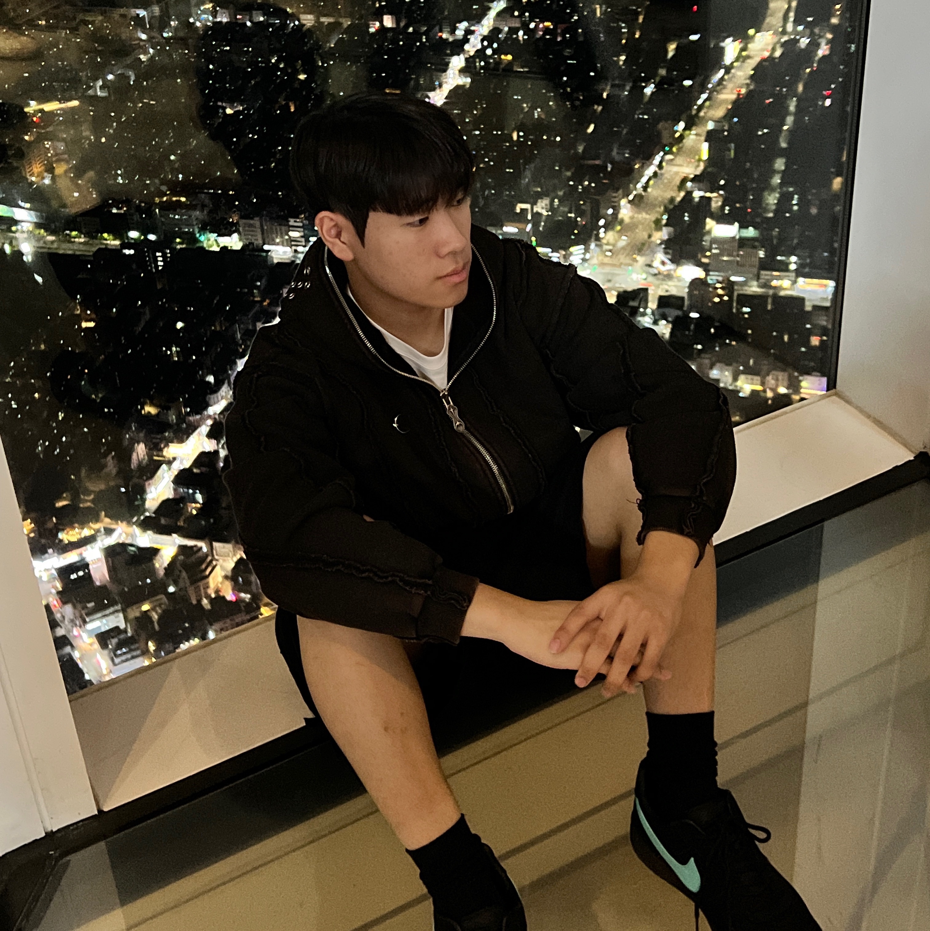 Thug Club Gladiator Hoodie Grey, Nike x Tiffany & Co. Air Force 1 Low SP 1837 착용 스타일