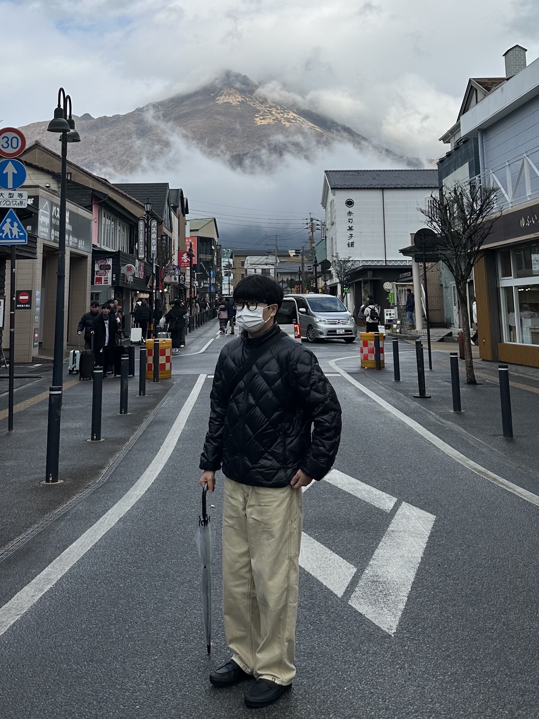 Thisisneverthat Ultralight Down Jacket Black, Vans Loafer Japan Unchained Black 착용 스타일 - 4