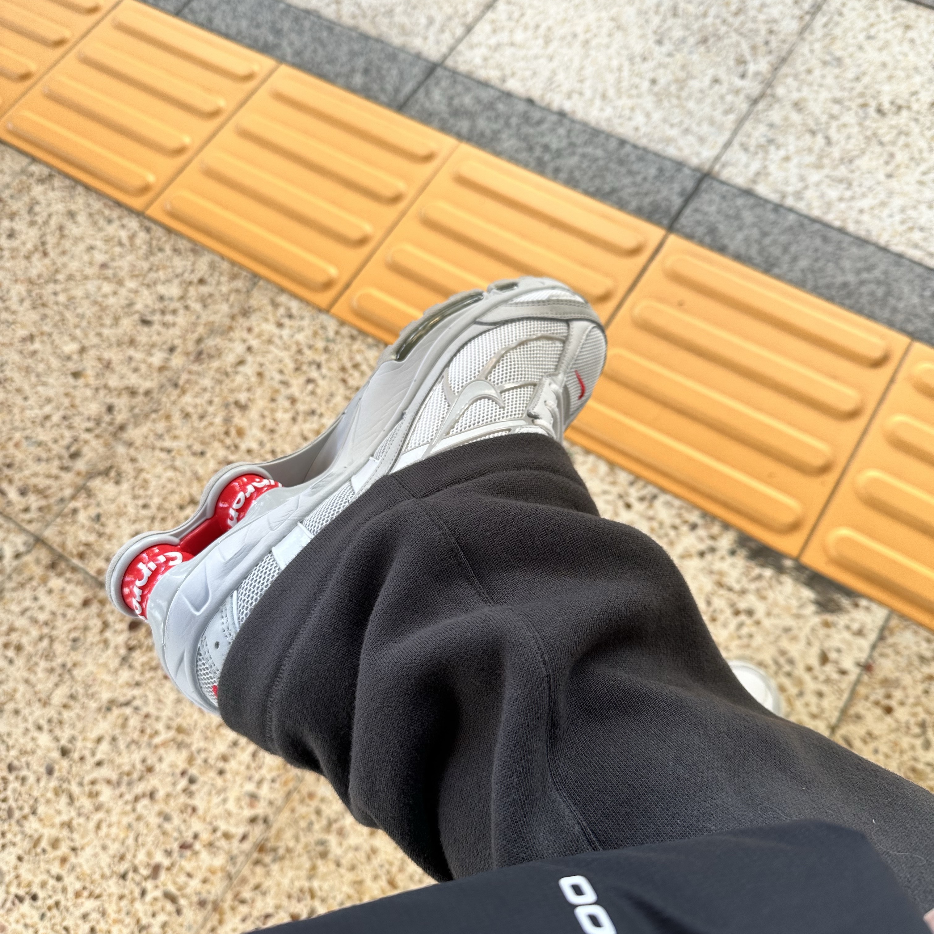Nike x Supreme Shox Ride 2 SP White 착용 스타일