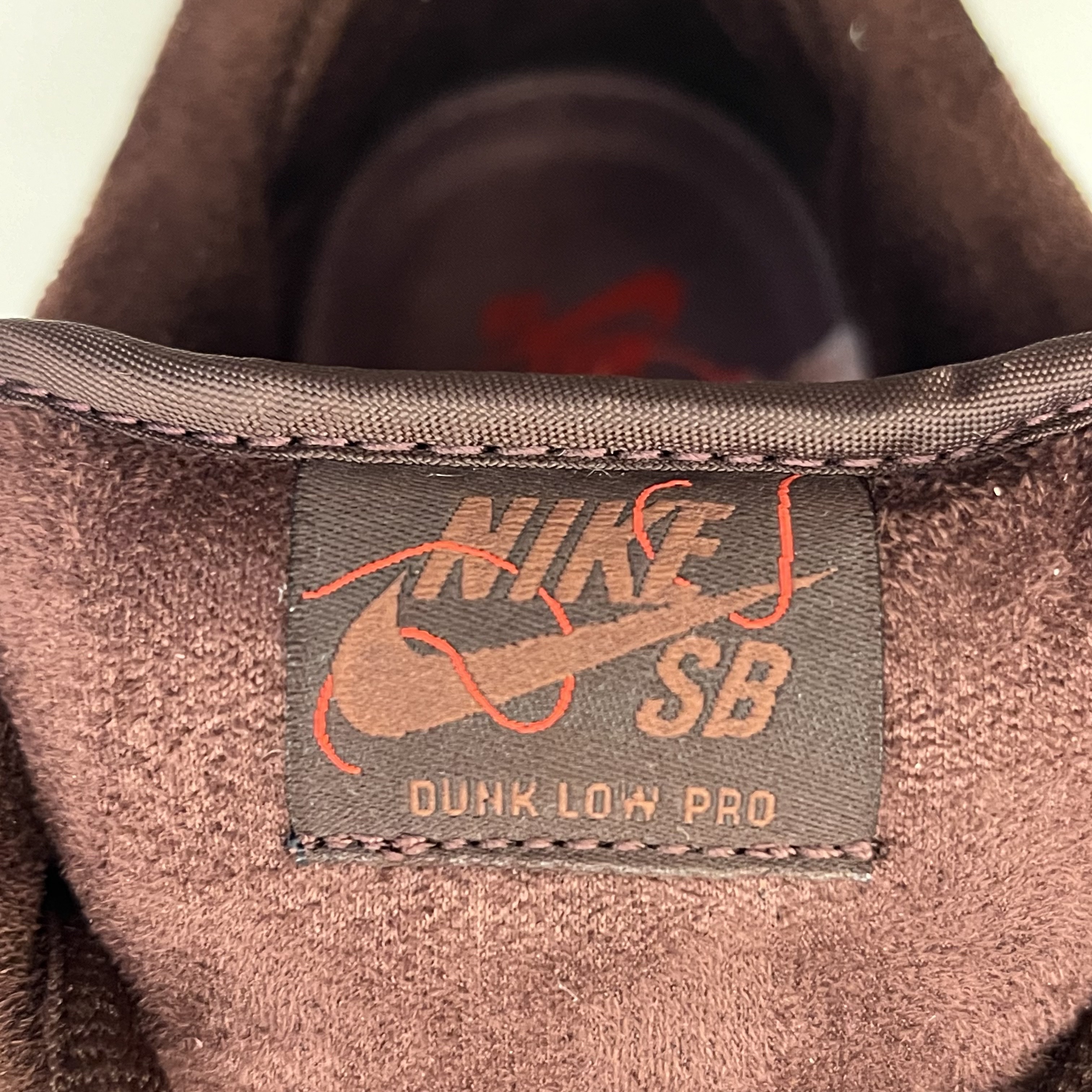Nike SB Dunk Low PRM Burgundy Crush 착용 스타일 - 2