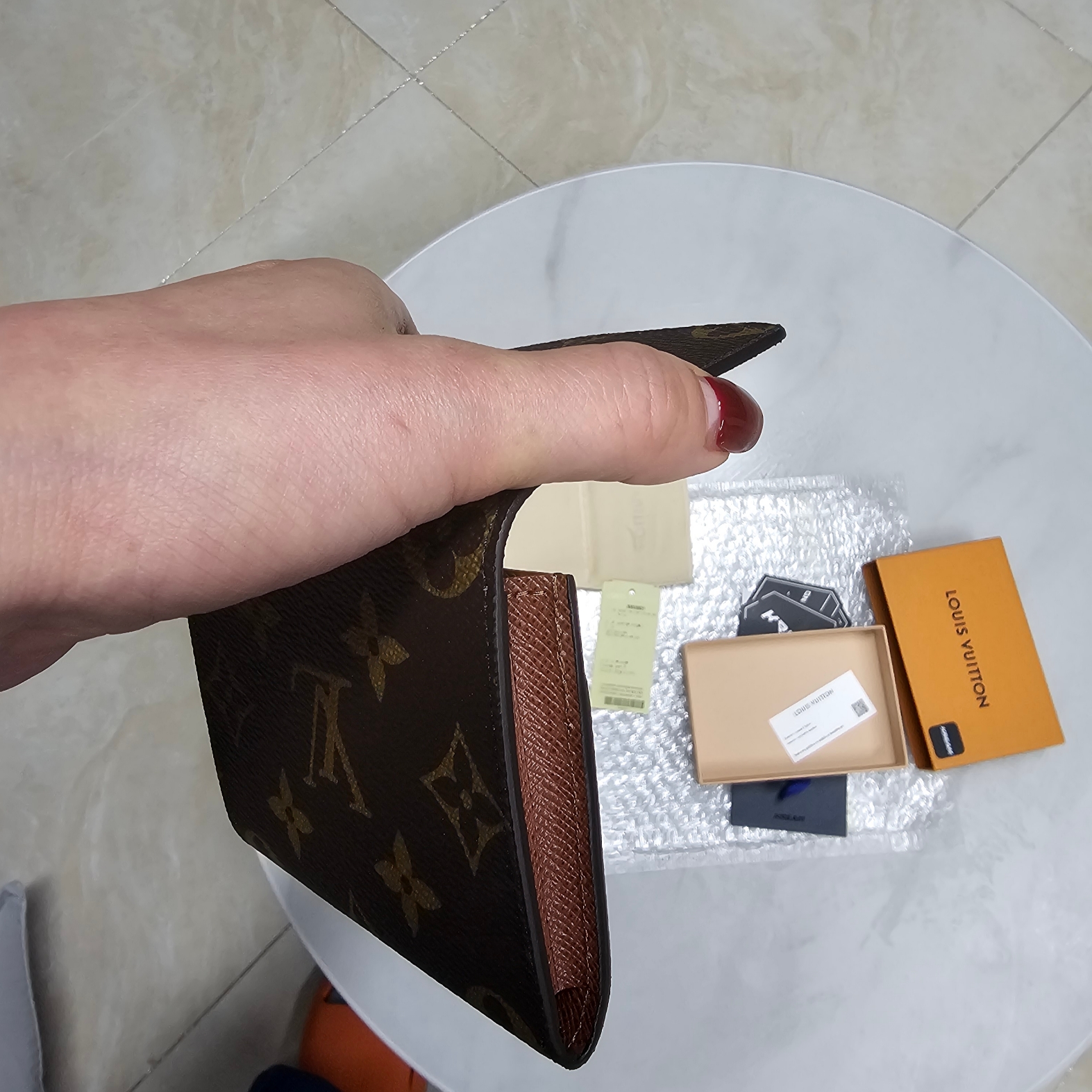 Louis Vuitton Envelope Business Card Holder Monogram 착용 스타일