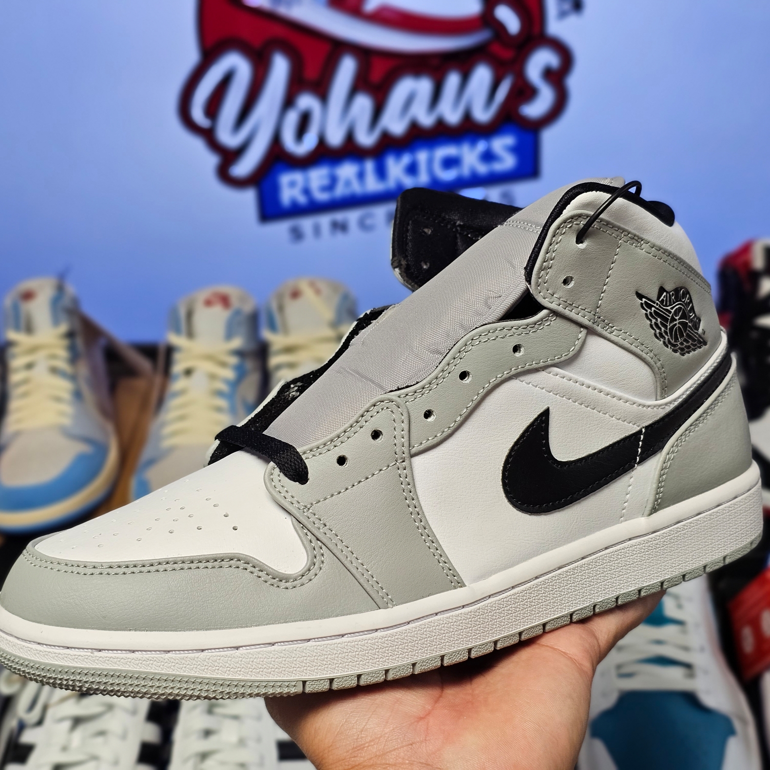 Jordan 1 Mid Light Smoke Grey 착용 스타일