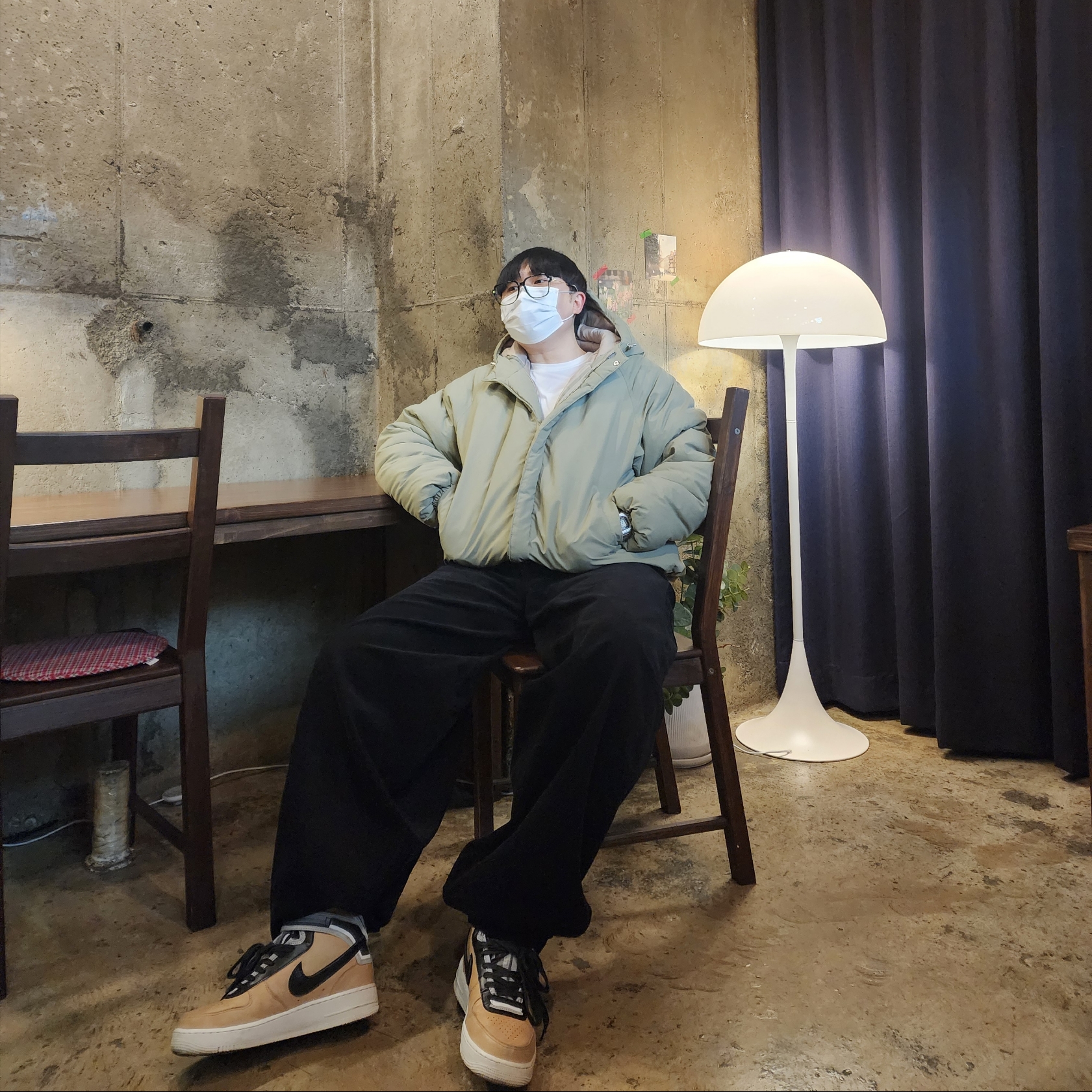 Nike x Riccardo Tisci Air Force 1 Mid Tan 착용 스타일 - 1