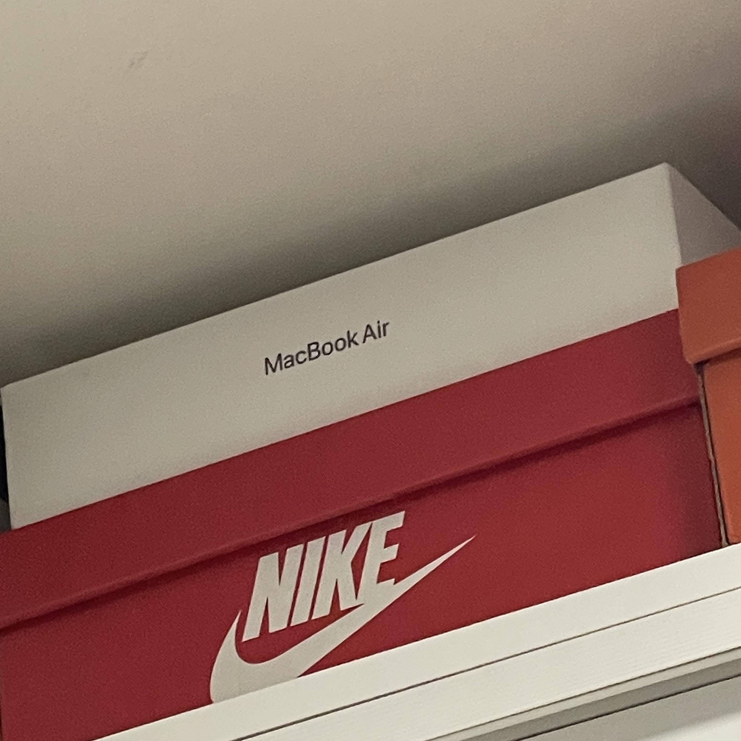 Apple 2022 MacBook Air 13 M2 256GB SSD / 8GB RAM Midnight (Korean Ver.) 착용 스타일