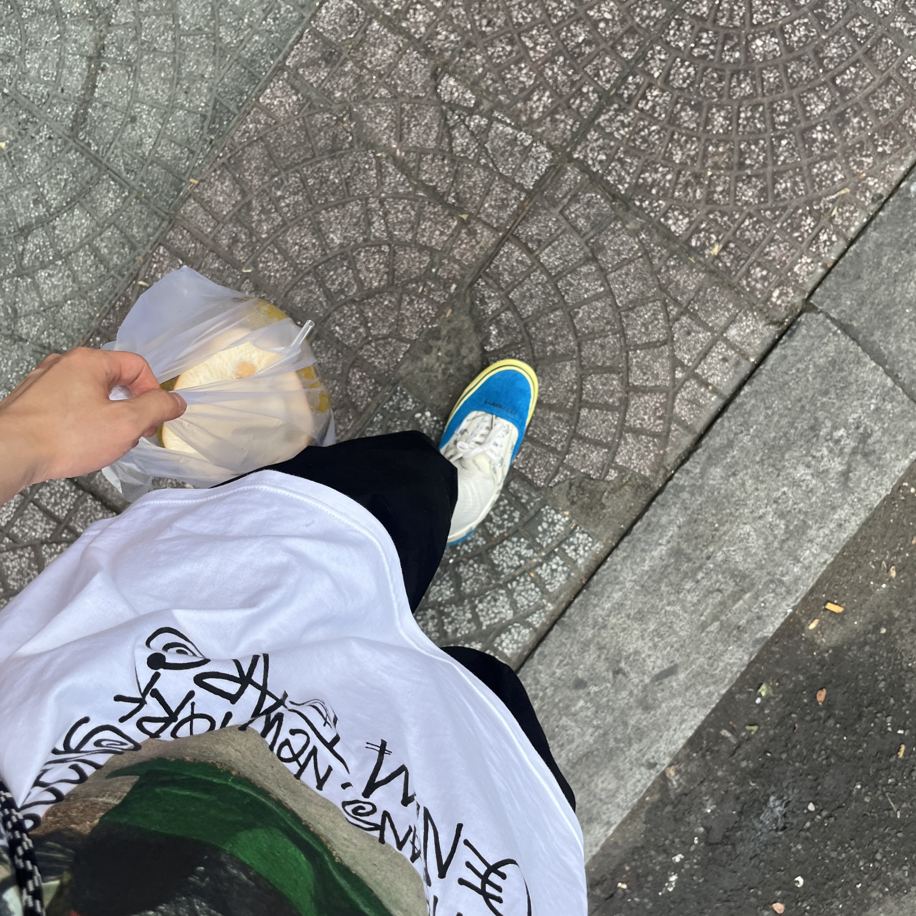 Vans x Liberaiders Era 95 DX True Blue, Stussy x Denim Tears Farmers Blvd. T-Shirt White 착용 스타일