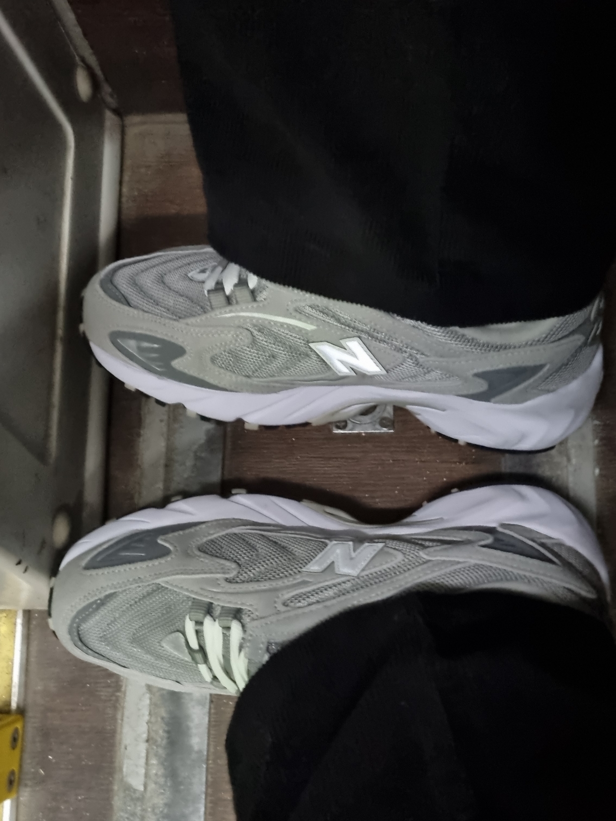 New Balance 725 Grey 착용 스타일