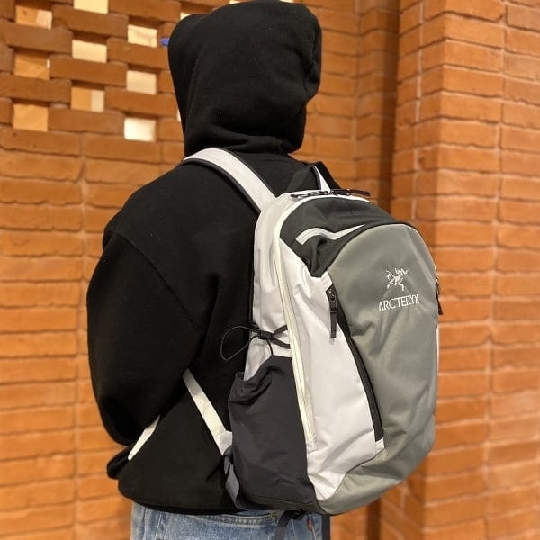Arc'teryx x Beams Mantis 26 Backpack Tranquil 착용 스타일 - 3