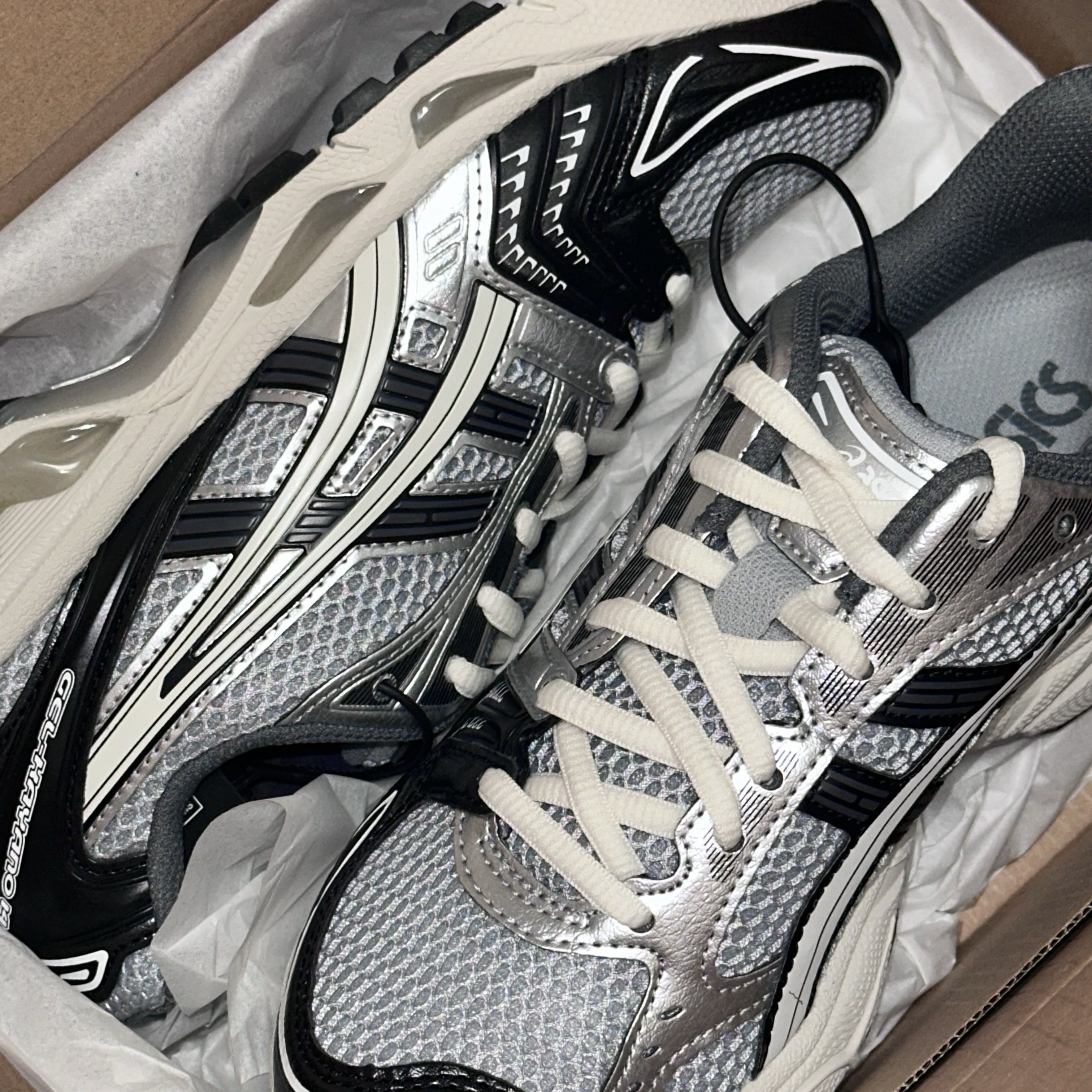 Asics Gel-Kayano 14 Black Glacier Grey 착용 스타일