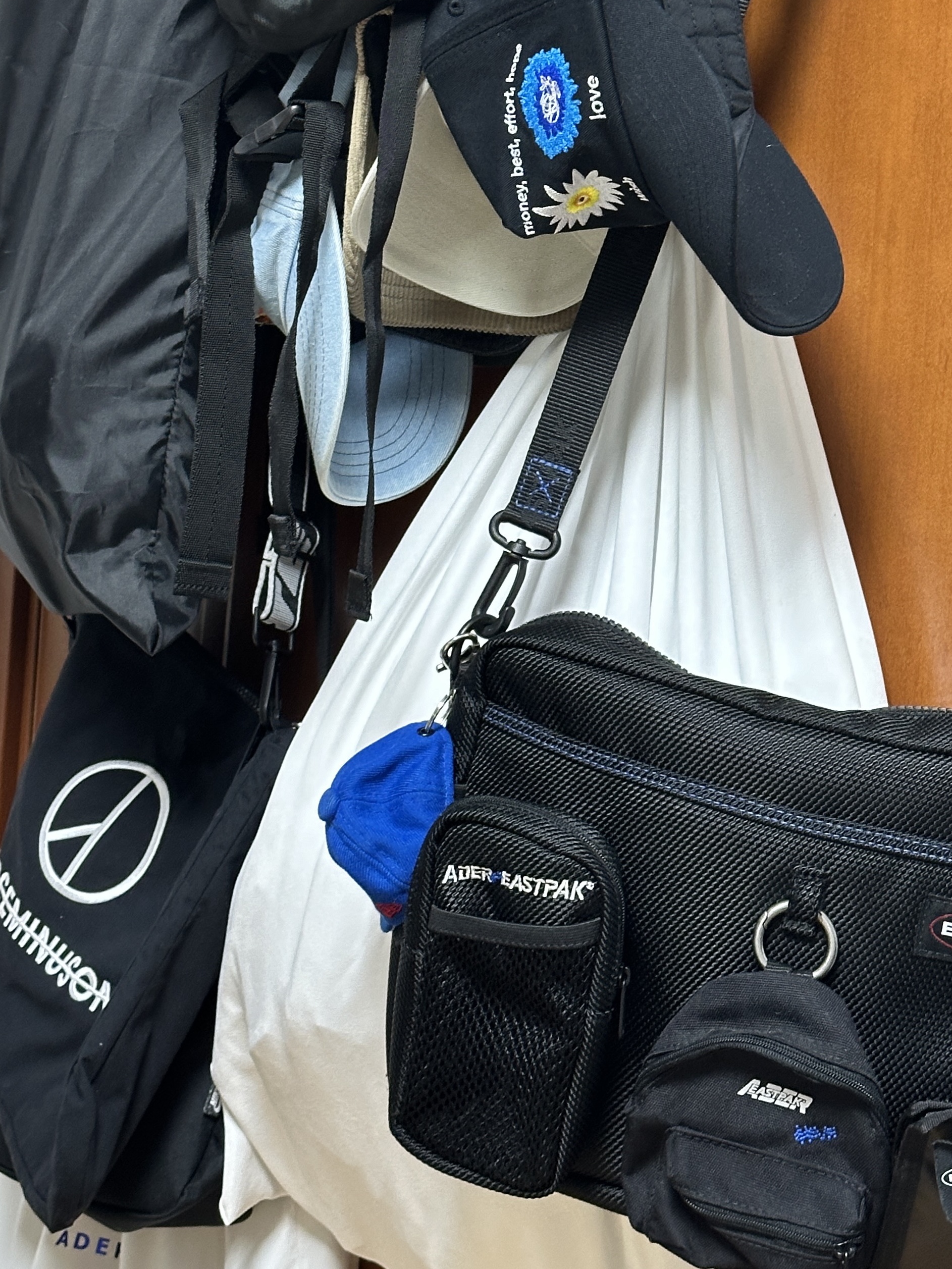 Ader Error x Eastpak Shoulder Bag Black, Nike x Peaceminusone Wide Pants Black (DR0096-010) 착용 스타일