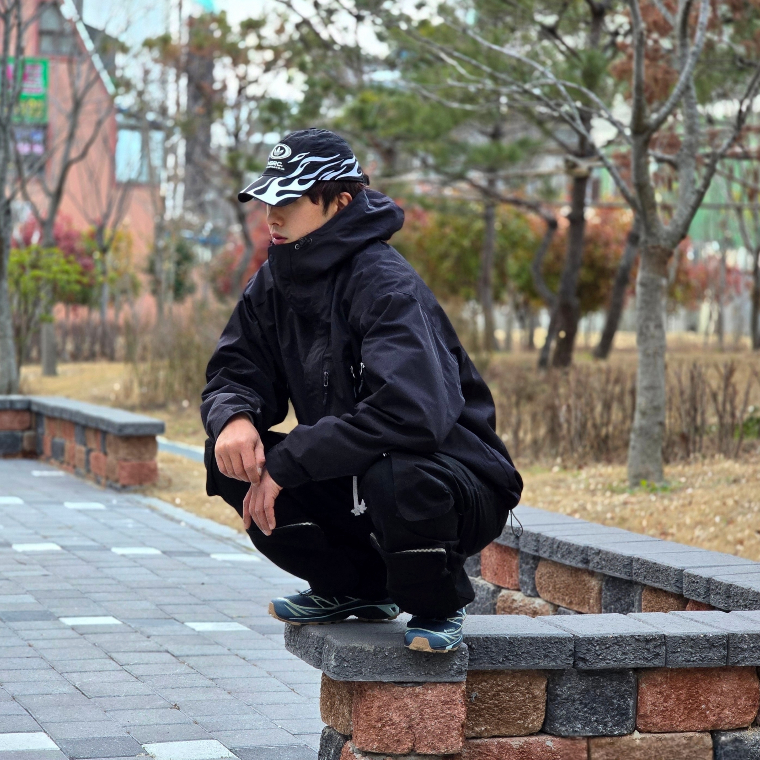 아디다스 x NSRC 캡 블랙, 살로몬 XT-6 고어텍스 카본 베링 씨 착용 스타일 - 4