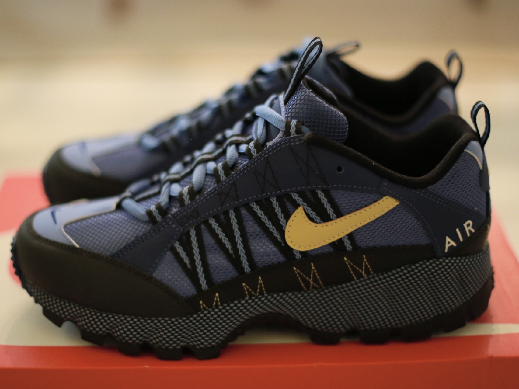 Nike Air Humara Deep Royal Blue and Light Ultramarine 착용 스타일 - 1