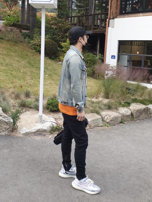 Adidas Yeezy Boost 350 V2 Zebra 2017/2019/2020 착용 스타일