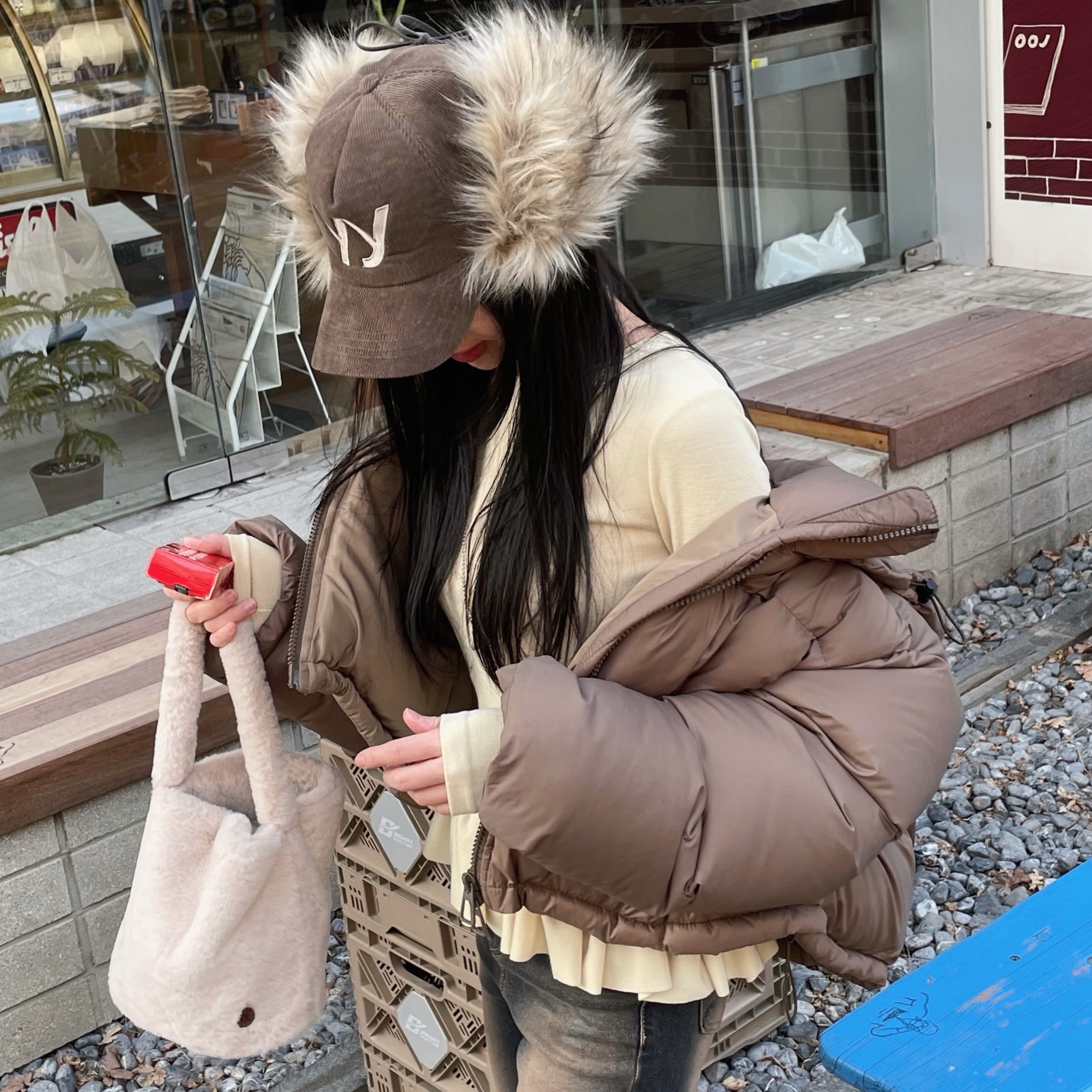 Open Yy Faux Fur Corduroy Earflap Cap Khaki, (W) UGG Classic Ultra Mini Platform Boots Chestnut 착용 스타일 - 1