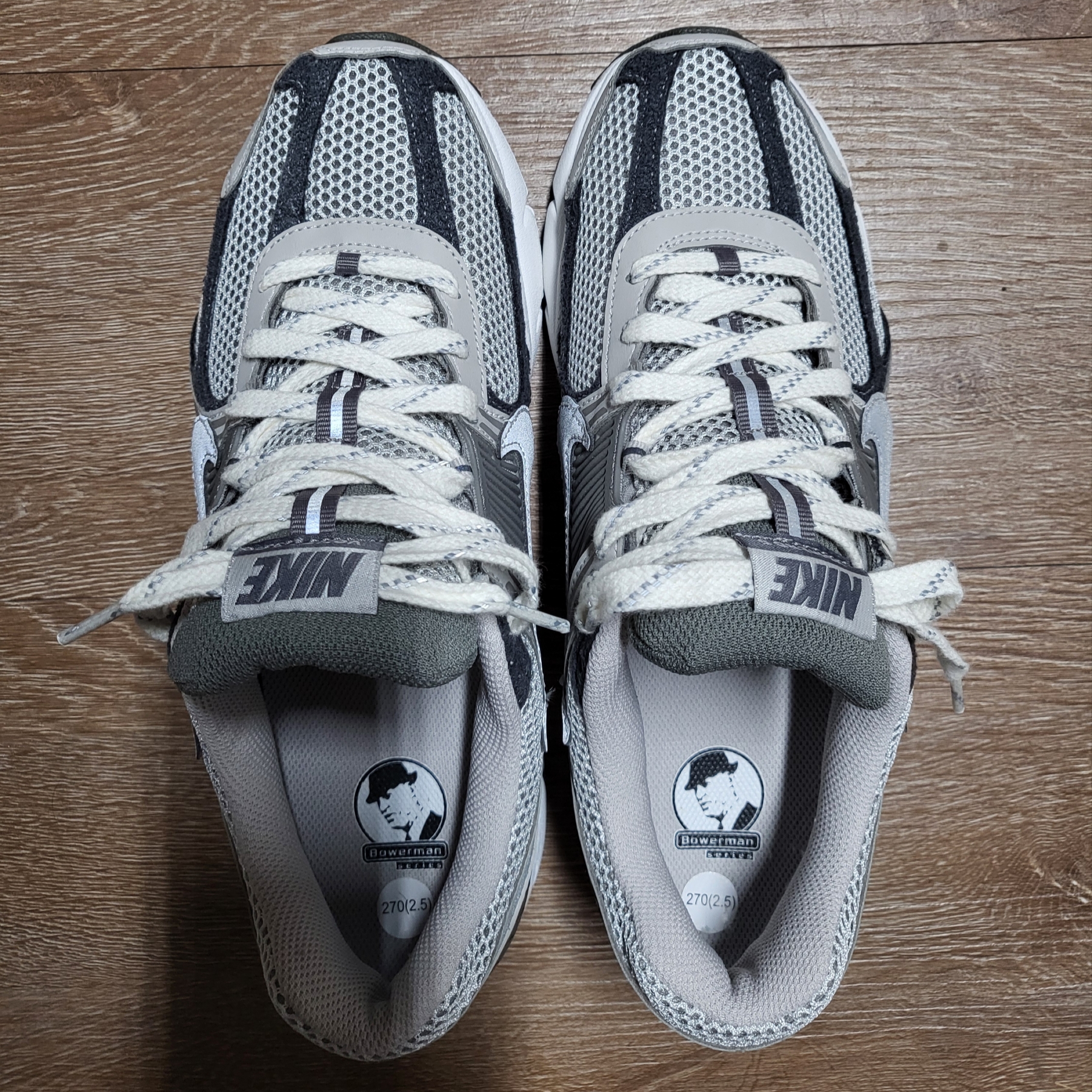 Nike Zoom Vomero 5 PRM Light Iron Ore and Flat Fewter 착용 스타일 - 1
