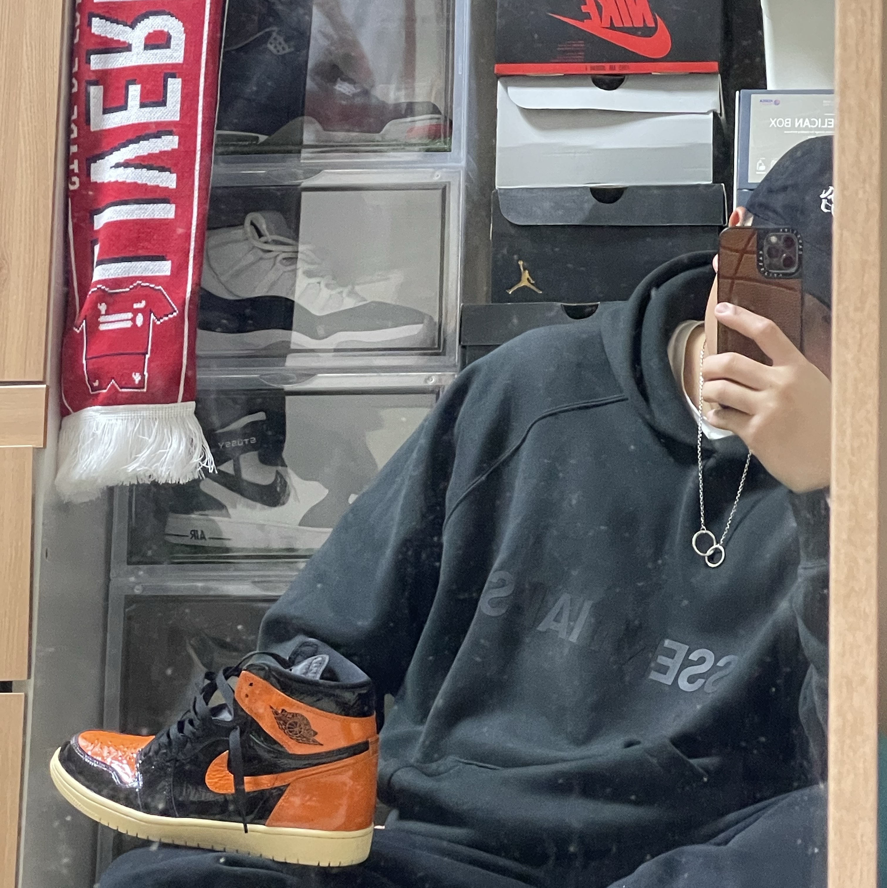 Jordan 1 Retro High Shattered Backboard 3.0, Essentials 3D Silicon Applique Pullover Hoodie Dark Slate/Black 2020 착용 스타일 - 1