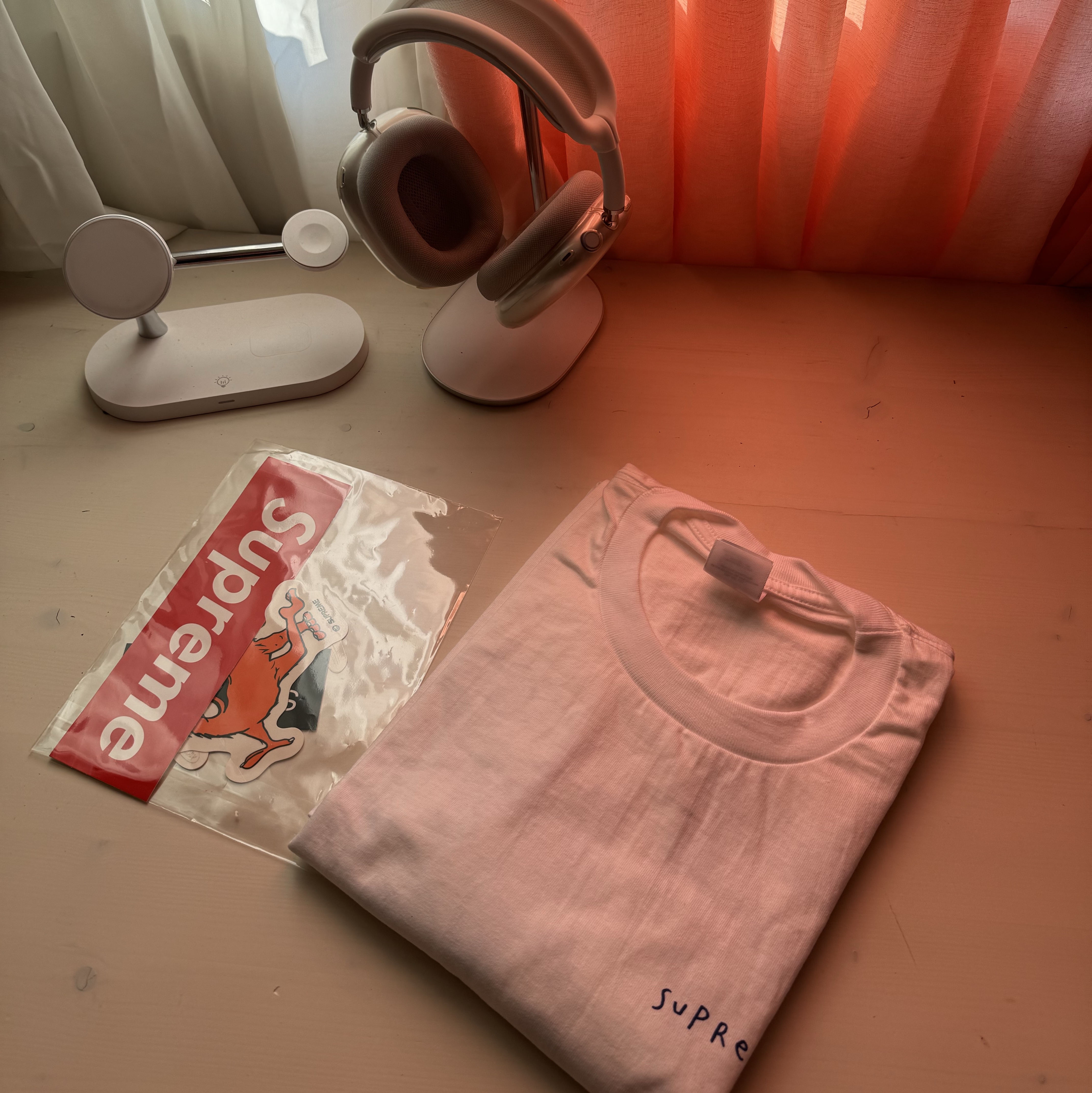 Supreme Ying Yang T-Shirt White - 23FW 착용 스타일 - 1