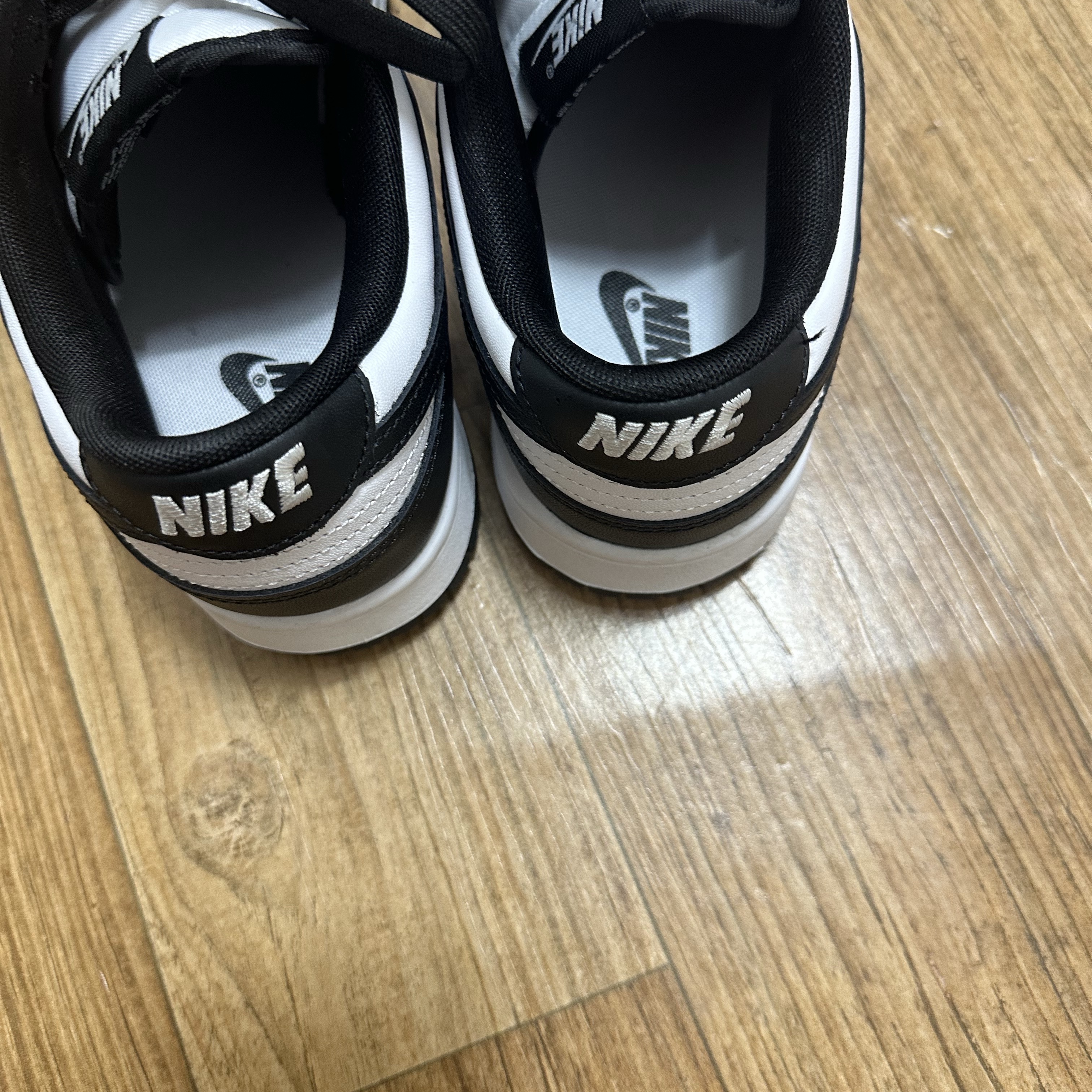 Nike Dunk Low Retro Black 착용 스타일 - 2