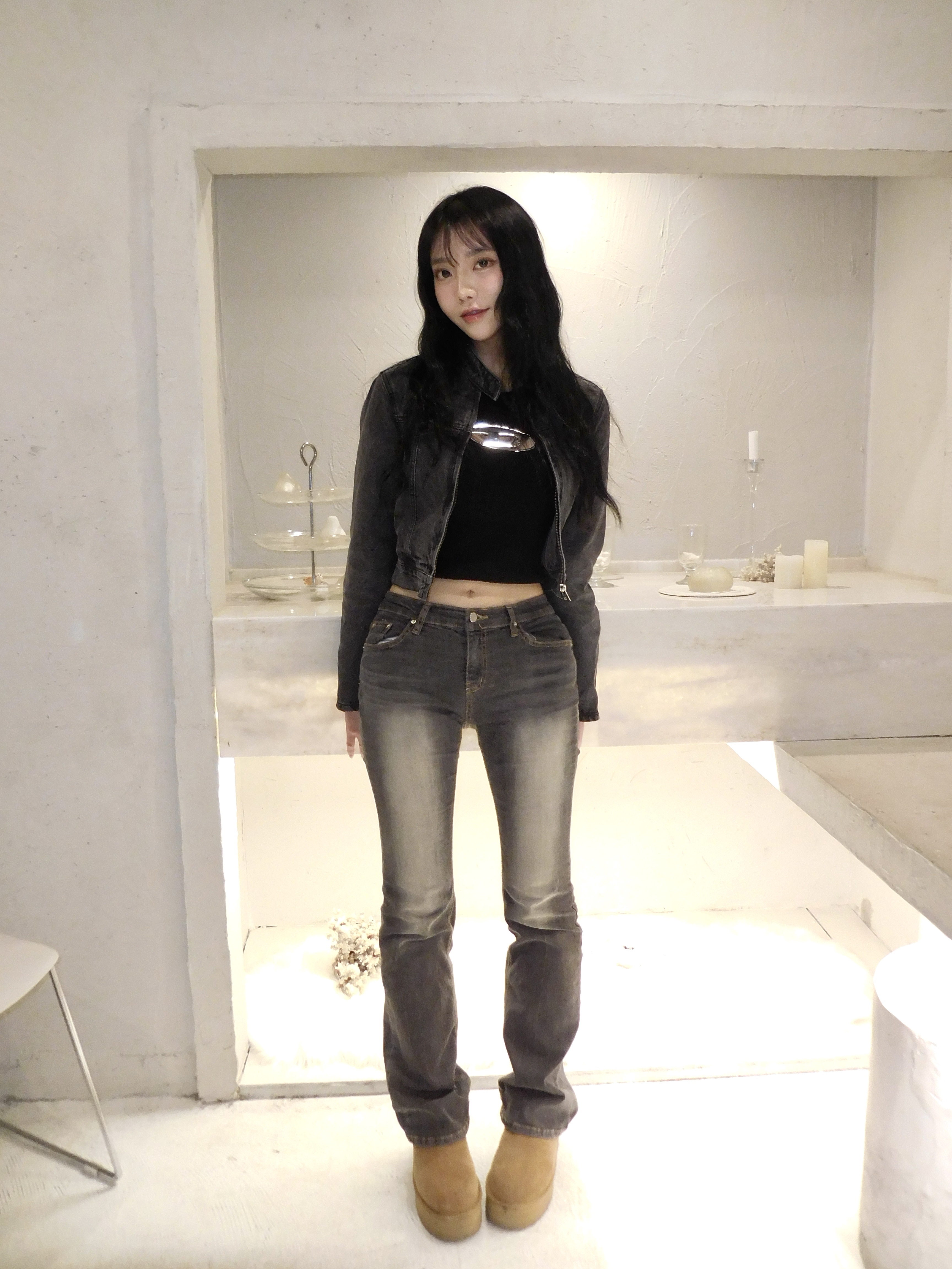 (W) UGG Classic Ultra Mini Platform Boots Chestnut, (W) Diesel M-Onerva-Top Cut-Out Knit Top with Logo Plaque Black Black 착용 스타일 - 1