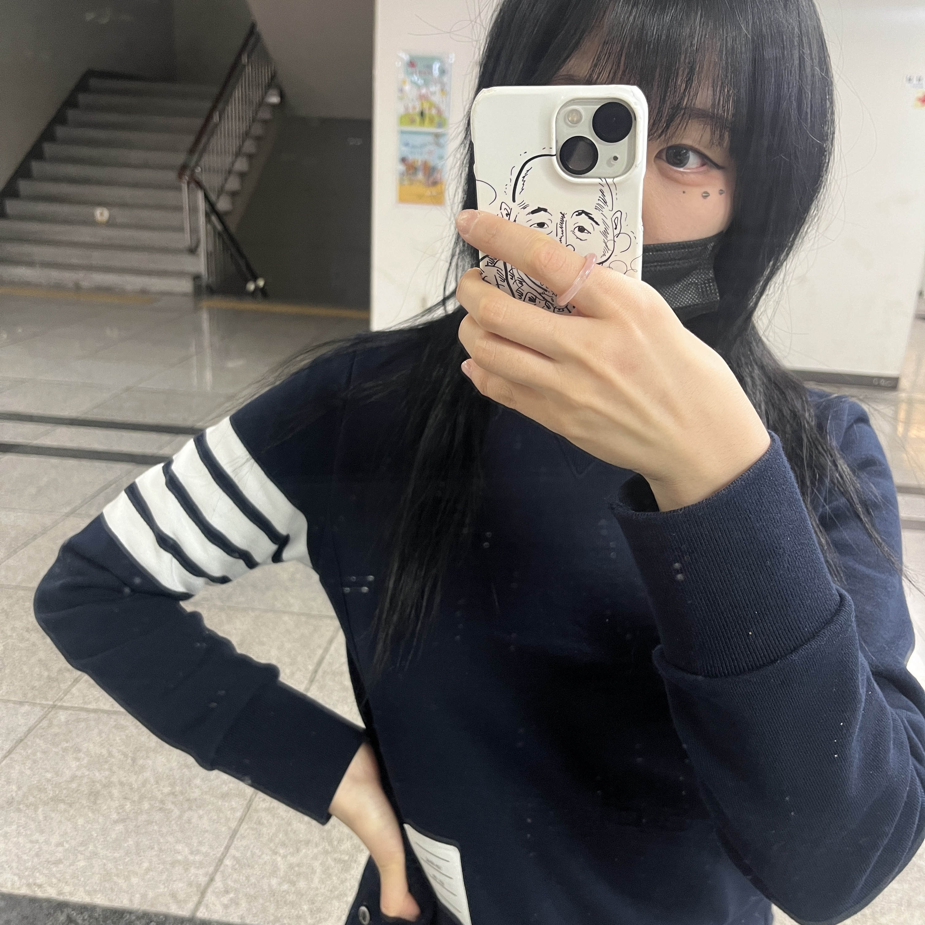 Adidas Puffylette Core Black, (W) Thom Browne Loopback Jersey Knit Engineered 4-Bar Stripe Crewneck Pullover Navy 착용 스타일 - 2